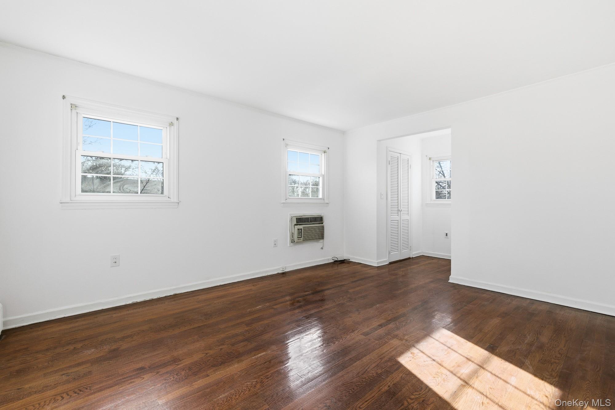 #18 photo, 58 Dartmouth Street, Garden City , NY 11530