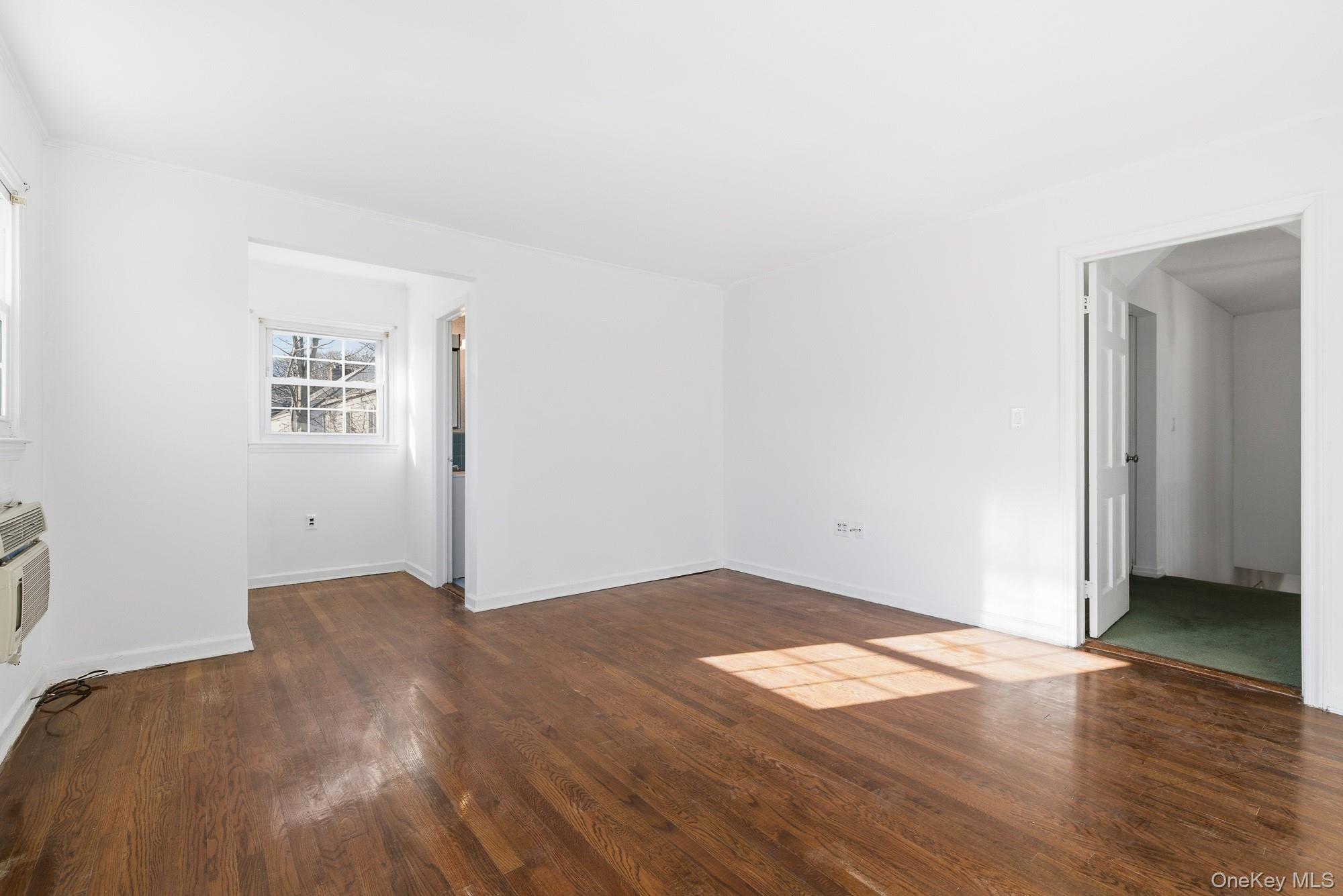 #19 photo, 58 Dartmouth Street, Garden City , NY 11530