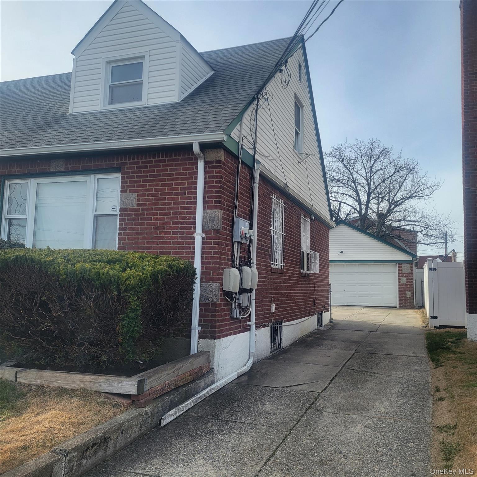 #18 photo, 11924 203rd Street, Saint Albans , NY 11412