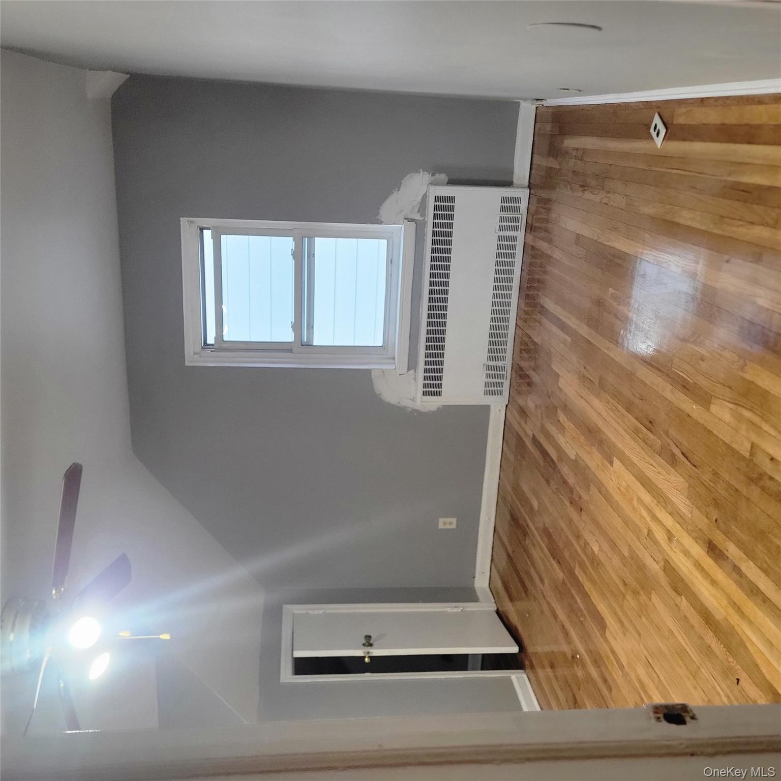 #5 photo, 11924 203rd Street, Saint Albans , NY 11412