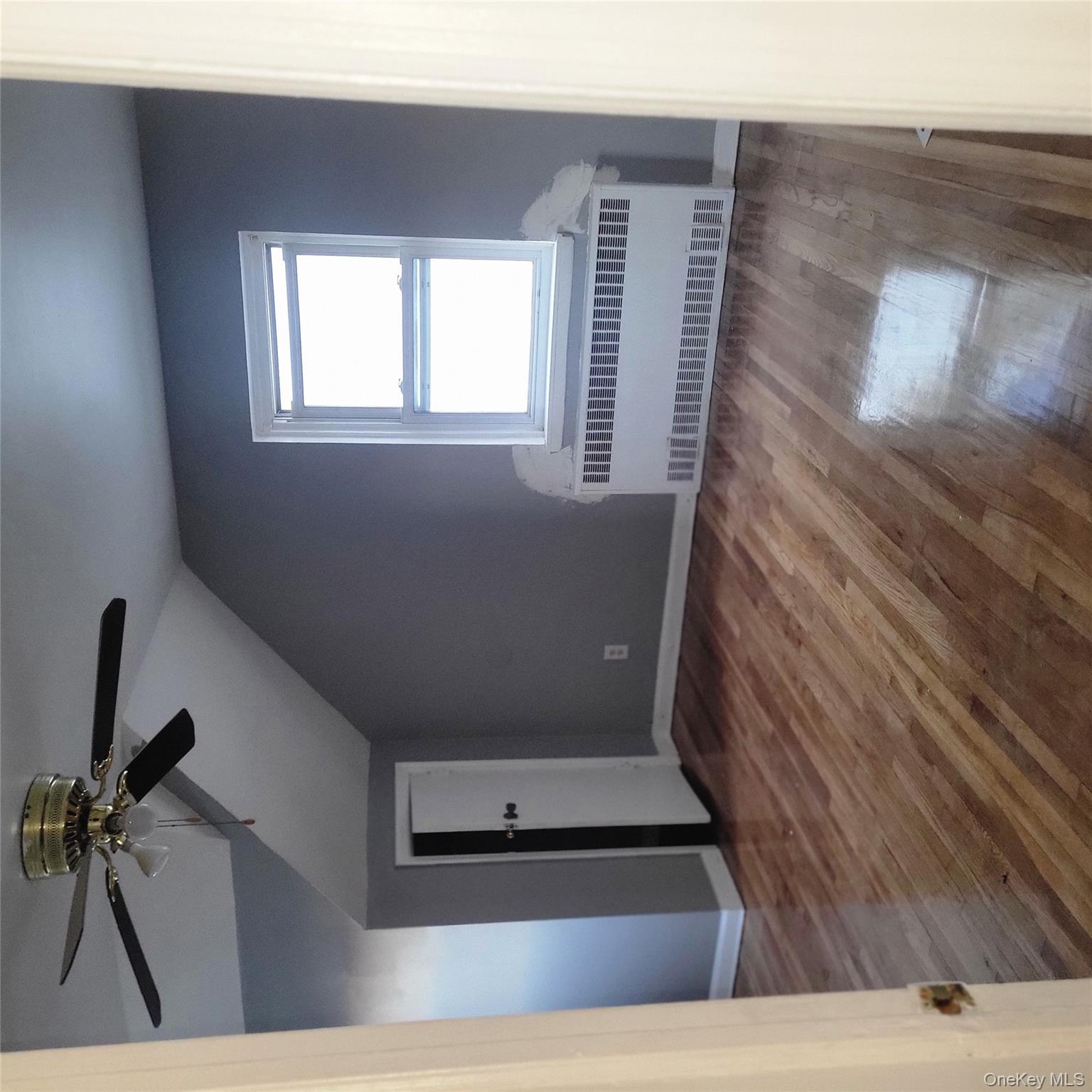 #7 photo, 11924 203rd Street, Saint Albans , NY 11412