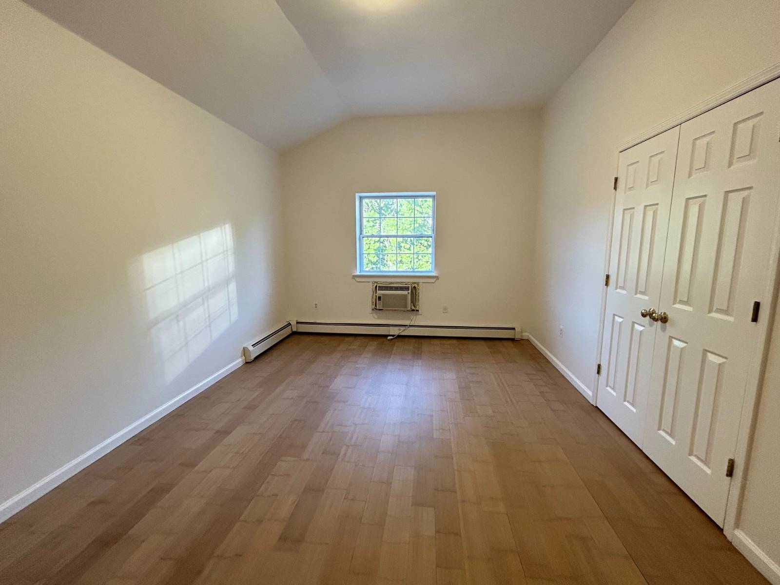 #8 photo, 1943 Adee Ave, #3, East Bronx , NY 10469