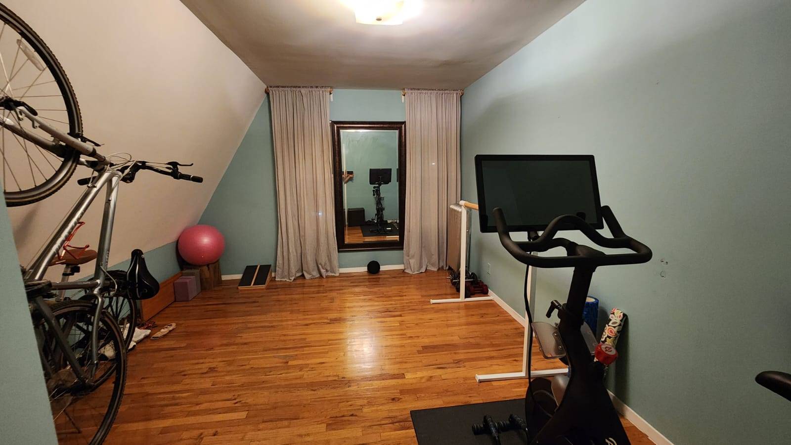 #18 photo, East 12th Street & Ave R, Gravesend , NY 11223