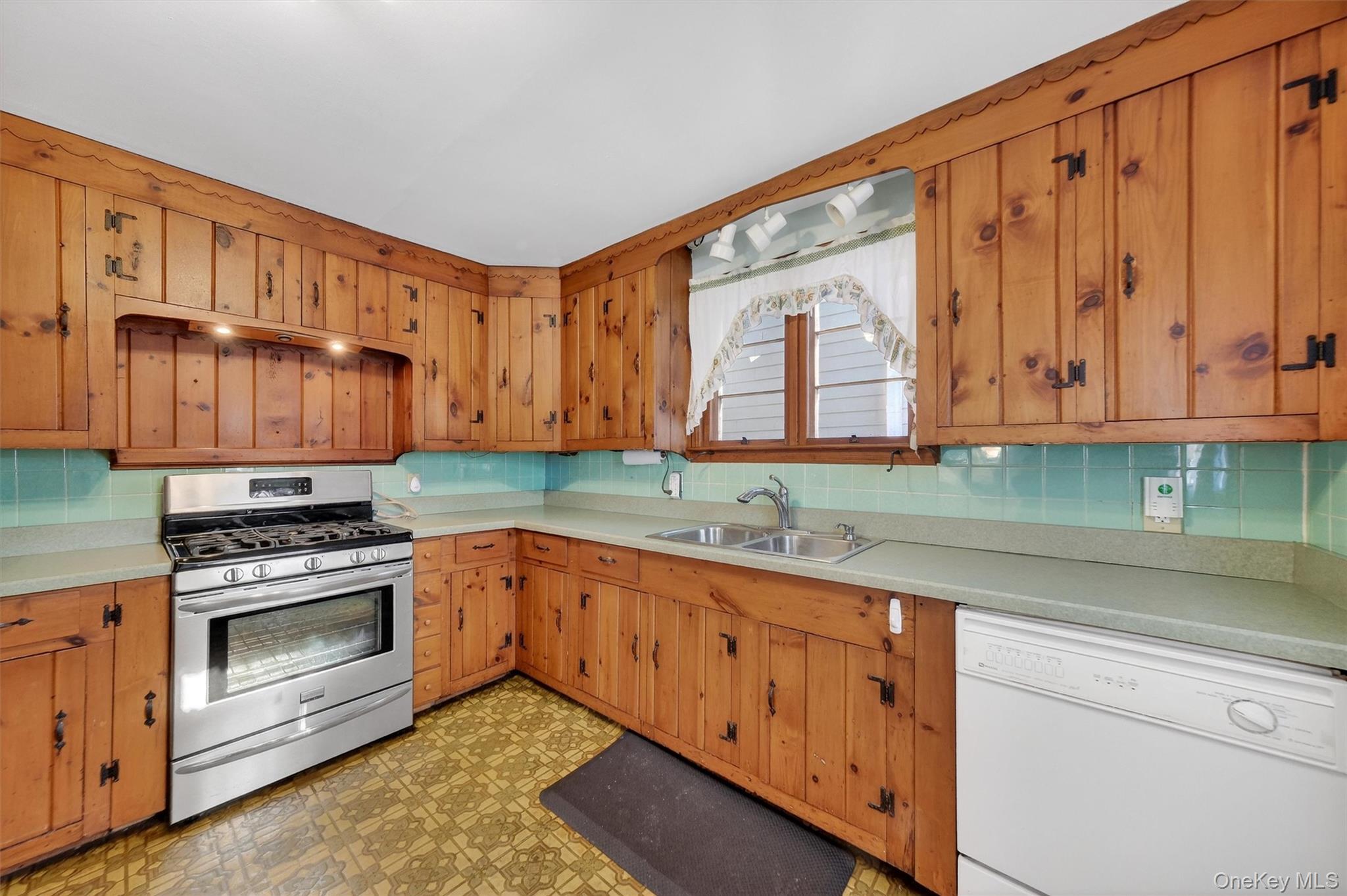 #9 photo, 69 Beacon Street, Beacon , NY 12508