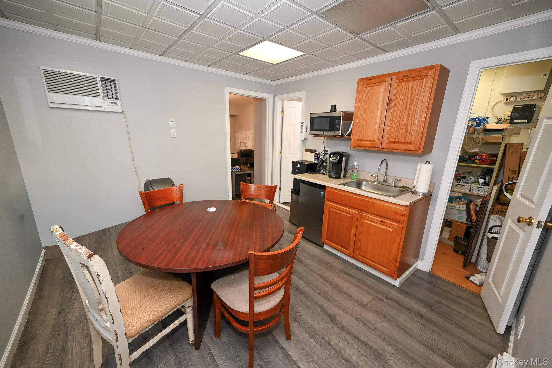 #17 photo, 308 Jericho, New Hyde Park , NY 11040