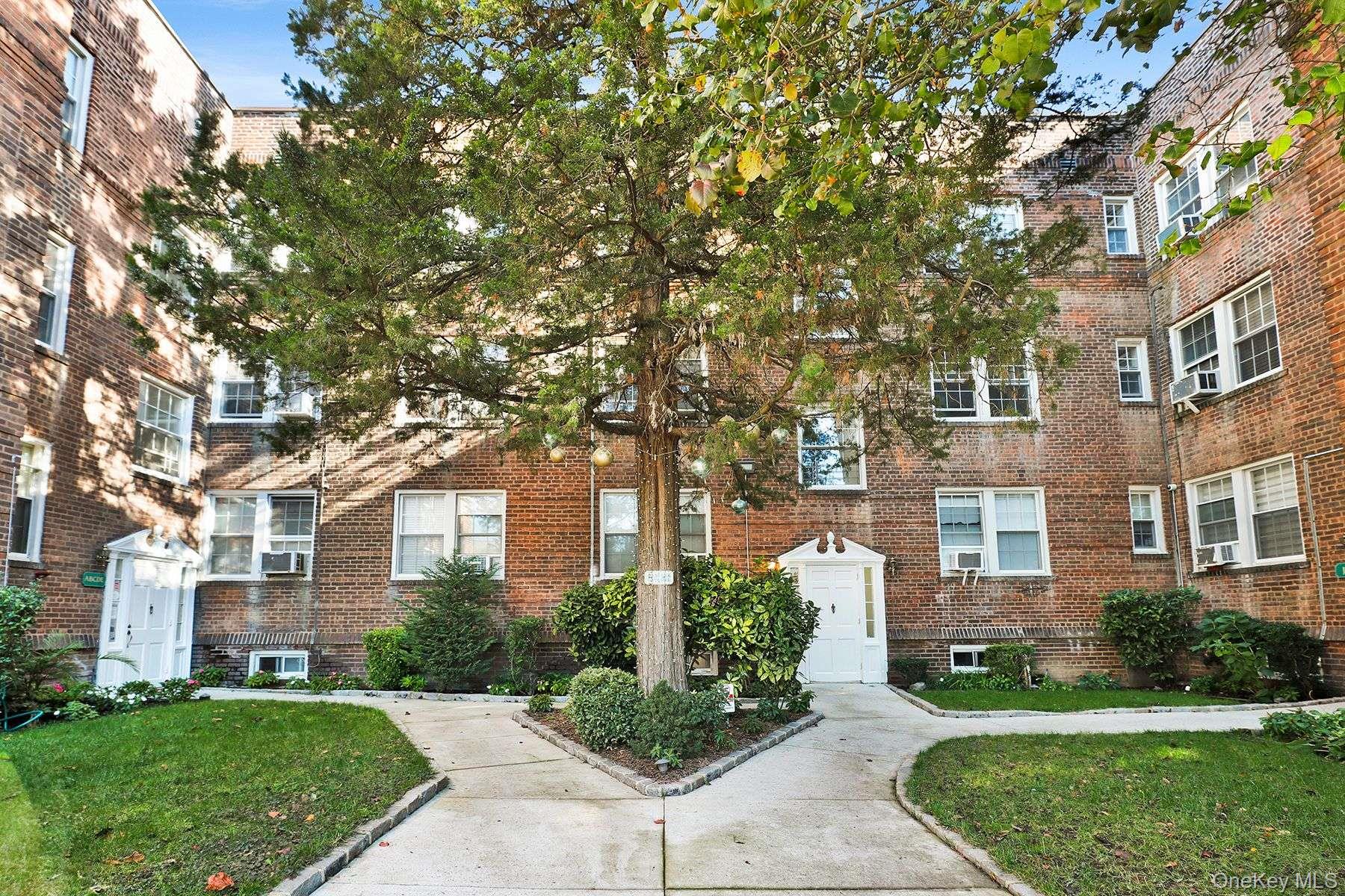 #1 photo, 1 Ash place, Great Neck Plaza , NY 11021