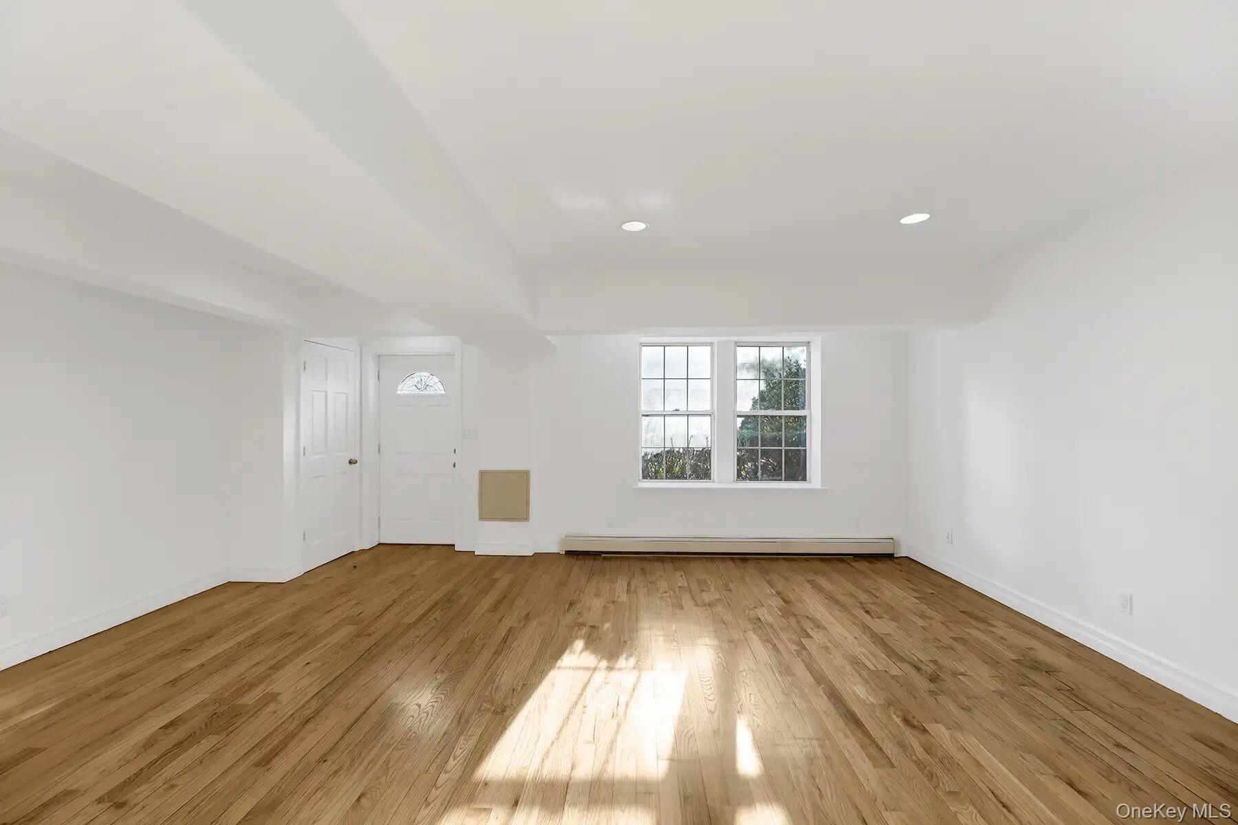 #9 photo, 1 Ash place, Great Neck Plaza , NY 11021