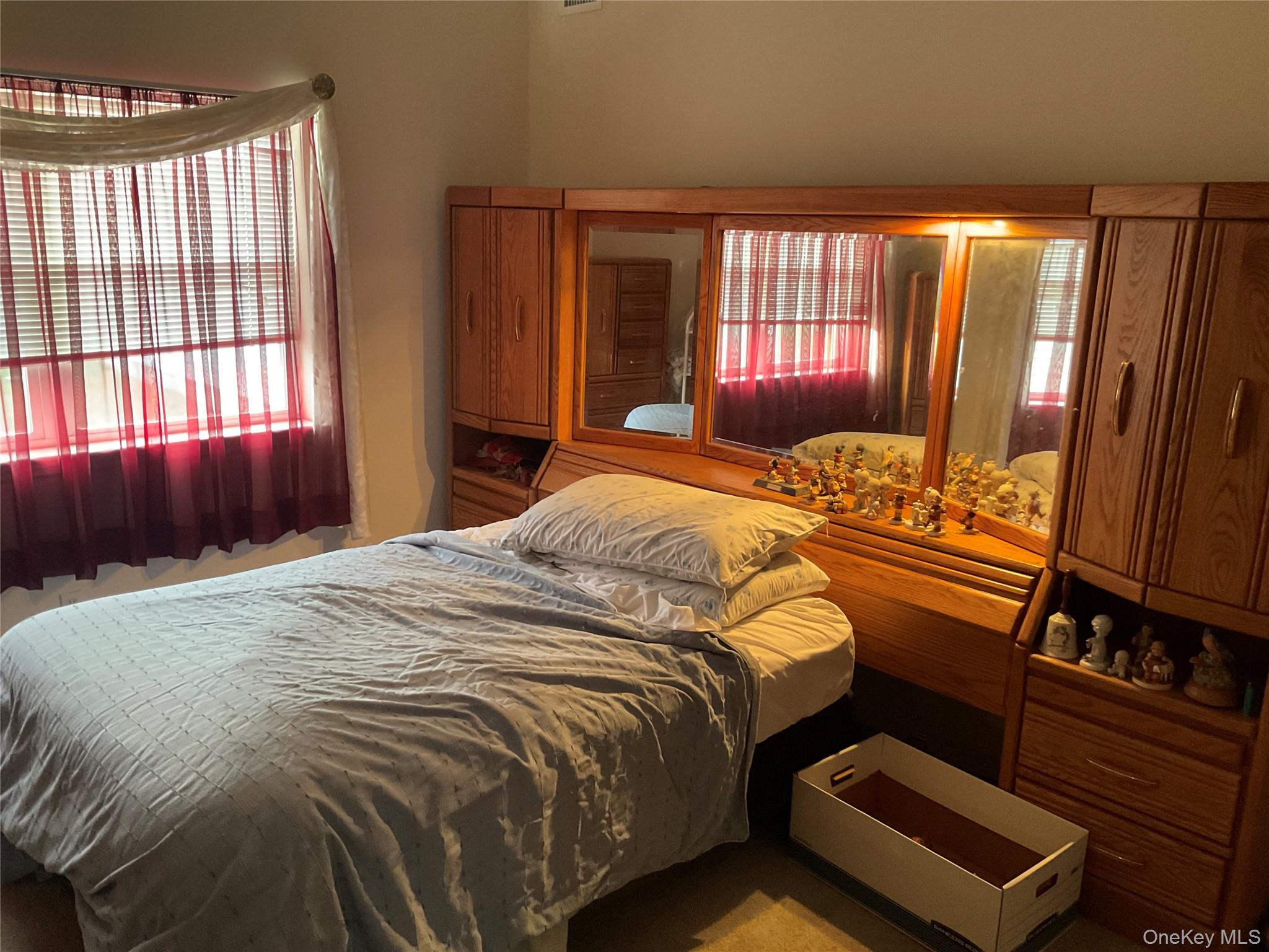 #10 photo, 409 Village Circle, Manorville , NY 11949