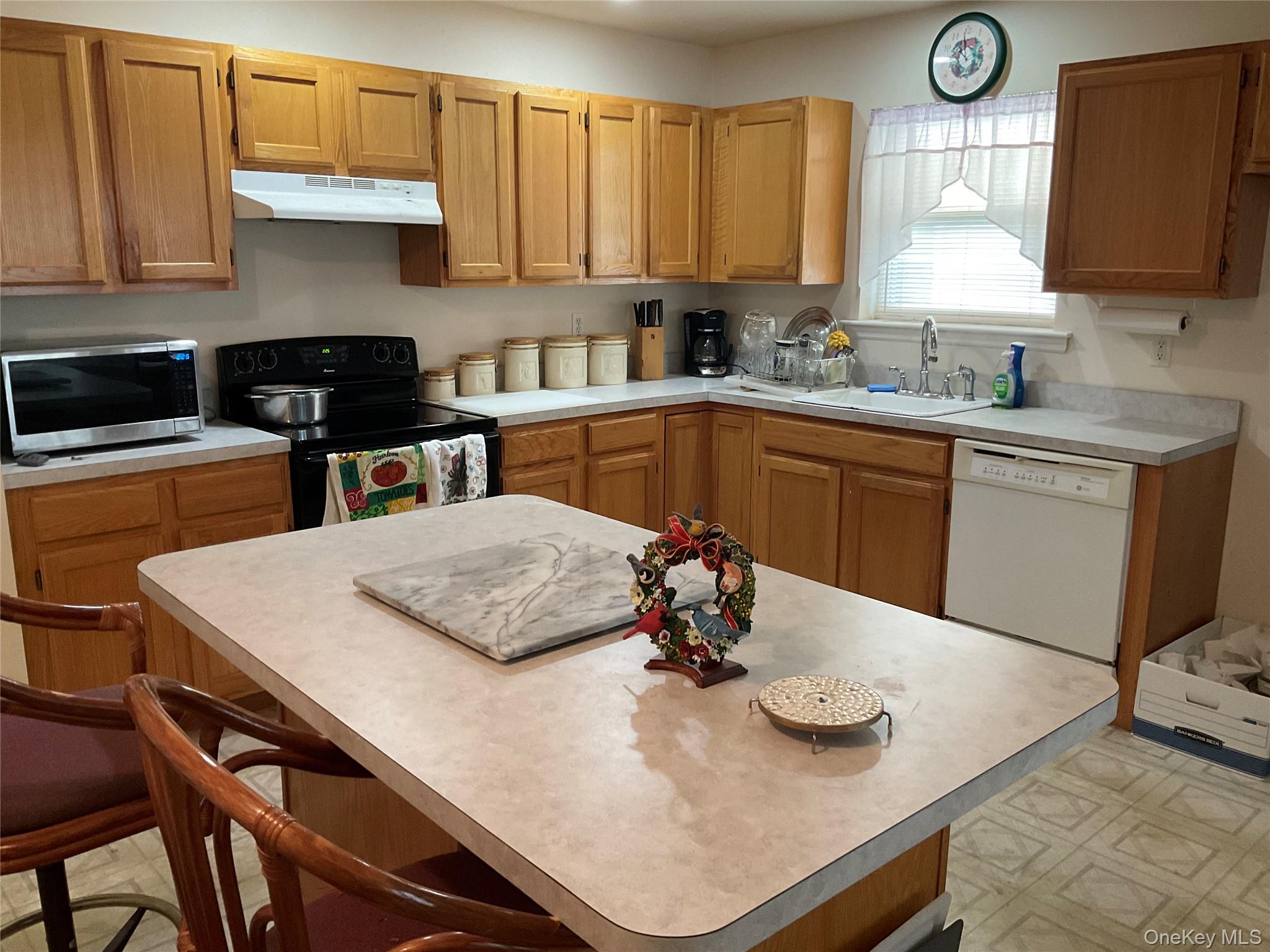 #4 photo, 409 Village Circle, Manorville , NY 11949