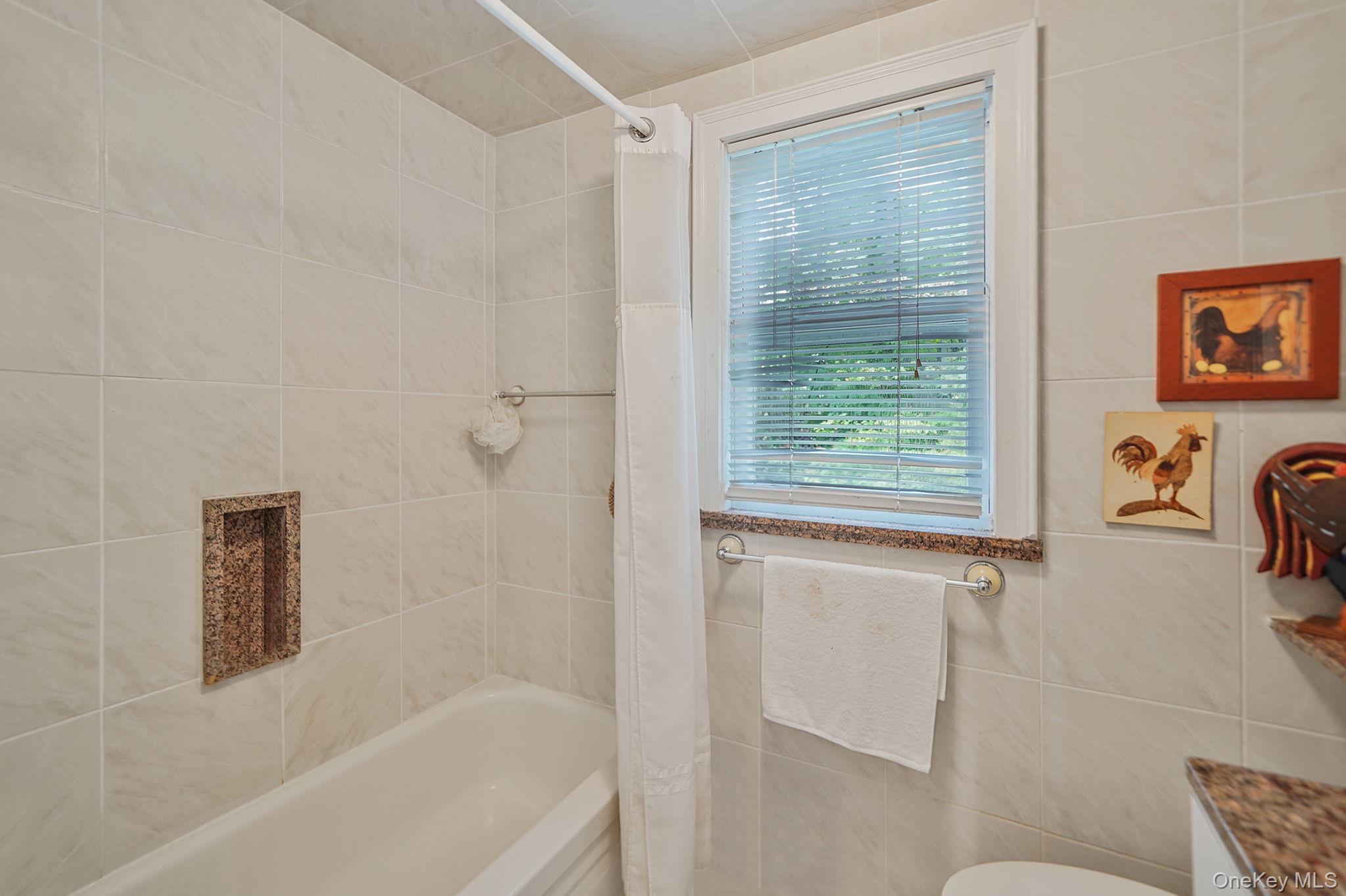 #13 photo, 427 Park Avenue, Huntington , NY 11743