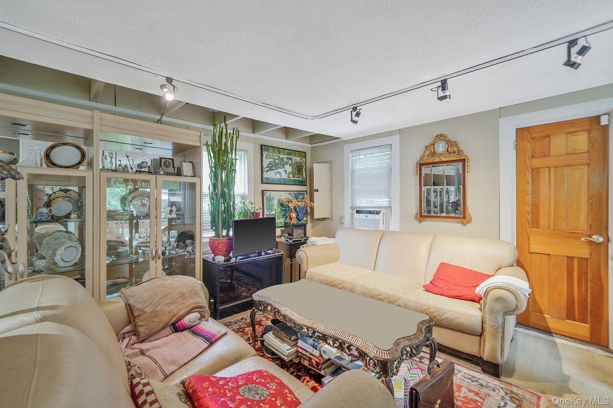 #7 photo, 427 Park Avenue, Huntington , NY 11743