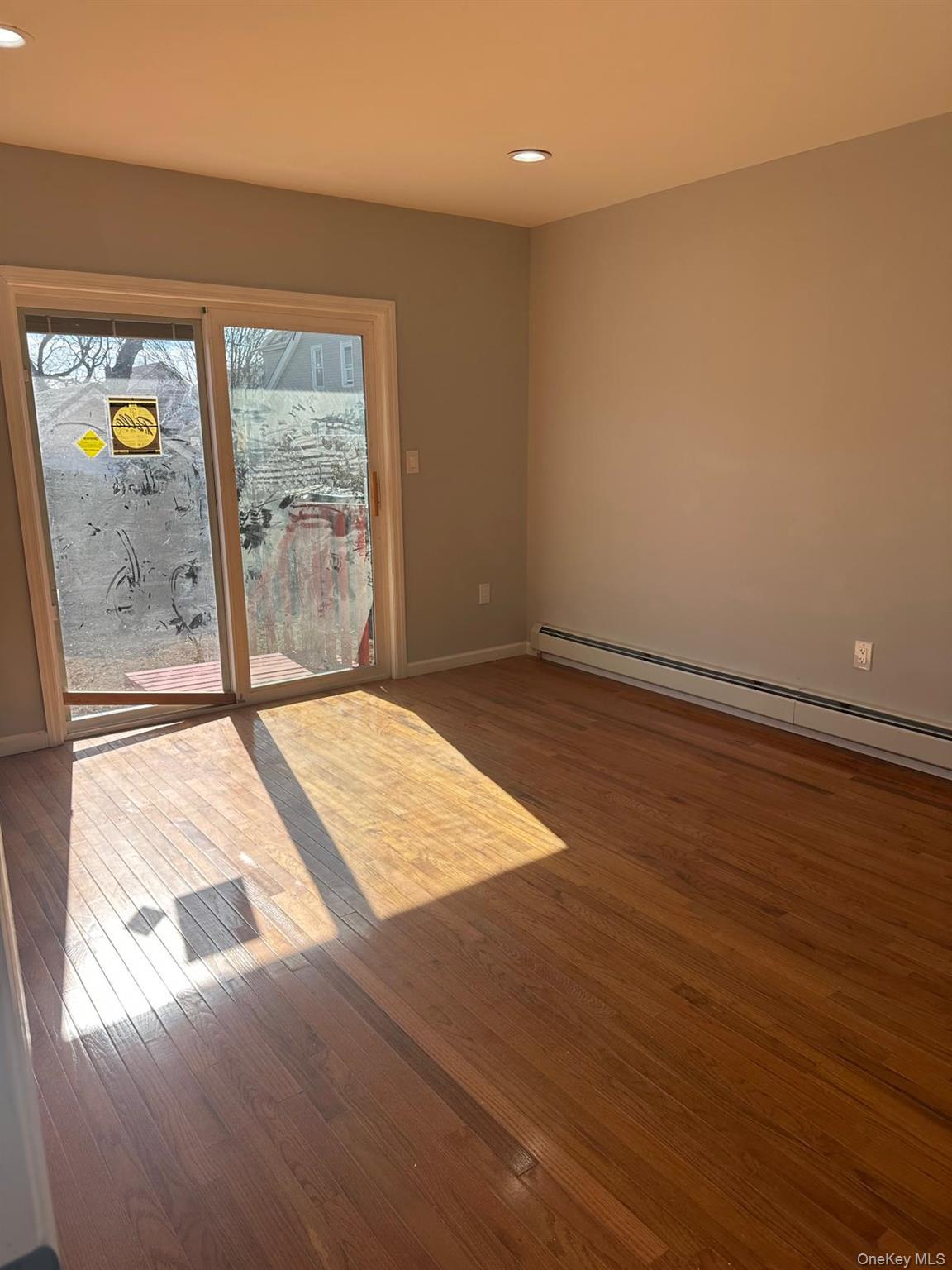 #12 photo, 237-34 Fairbury Avenue, קווינס Bellerose , NY 11426