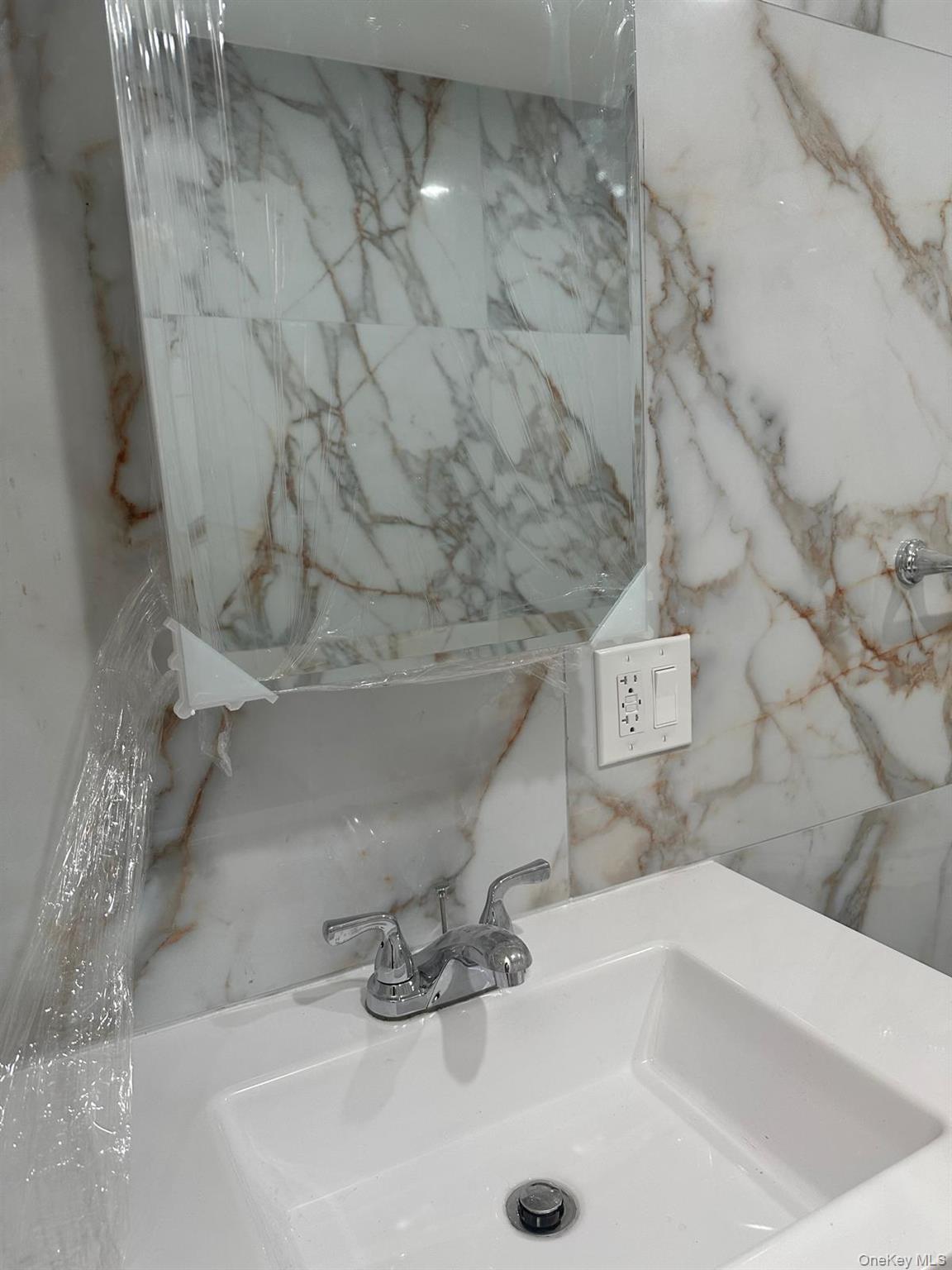 #7 photo, 237-34 Fairbury Avenue, קווינס Bellerose , NY 11426