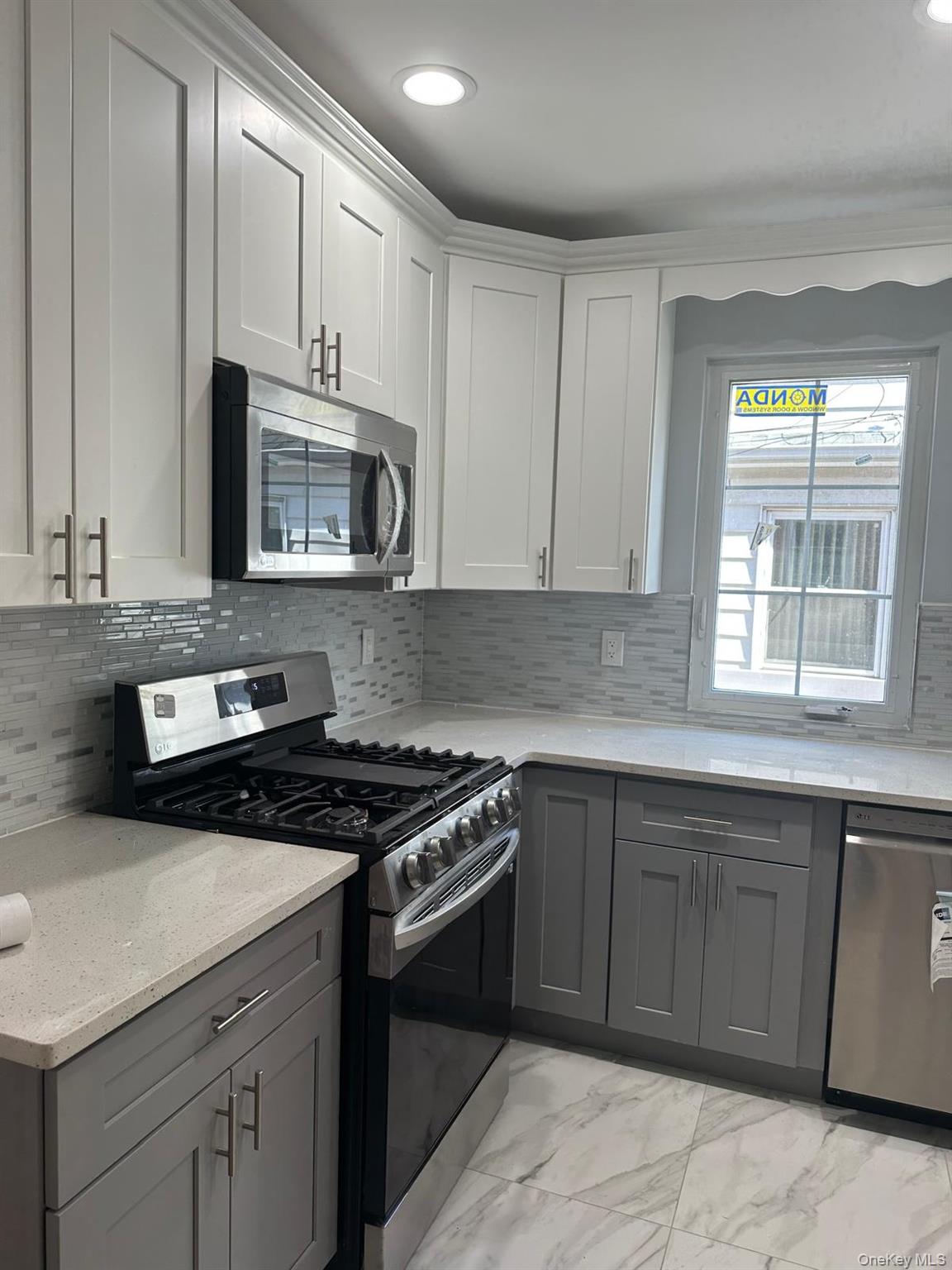 #8 photo, 237-34 Fairbury Avenue, קווינס Bellerose , NY 11426