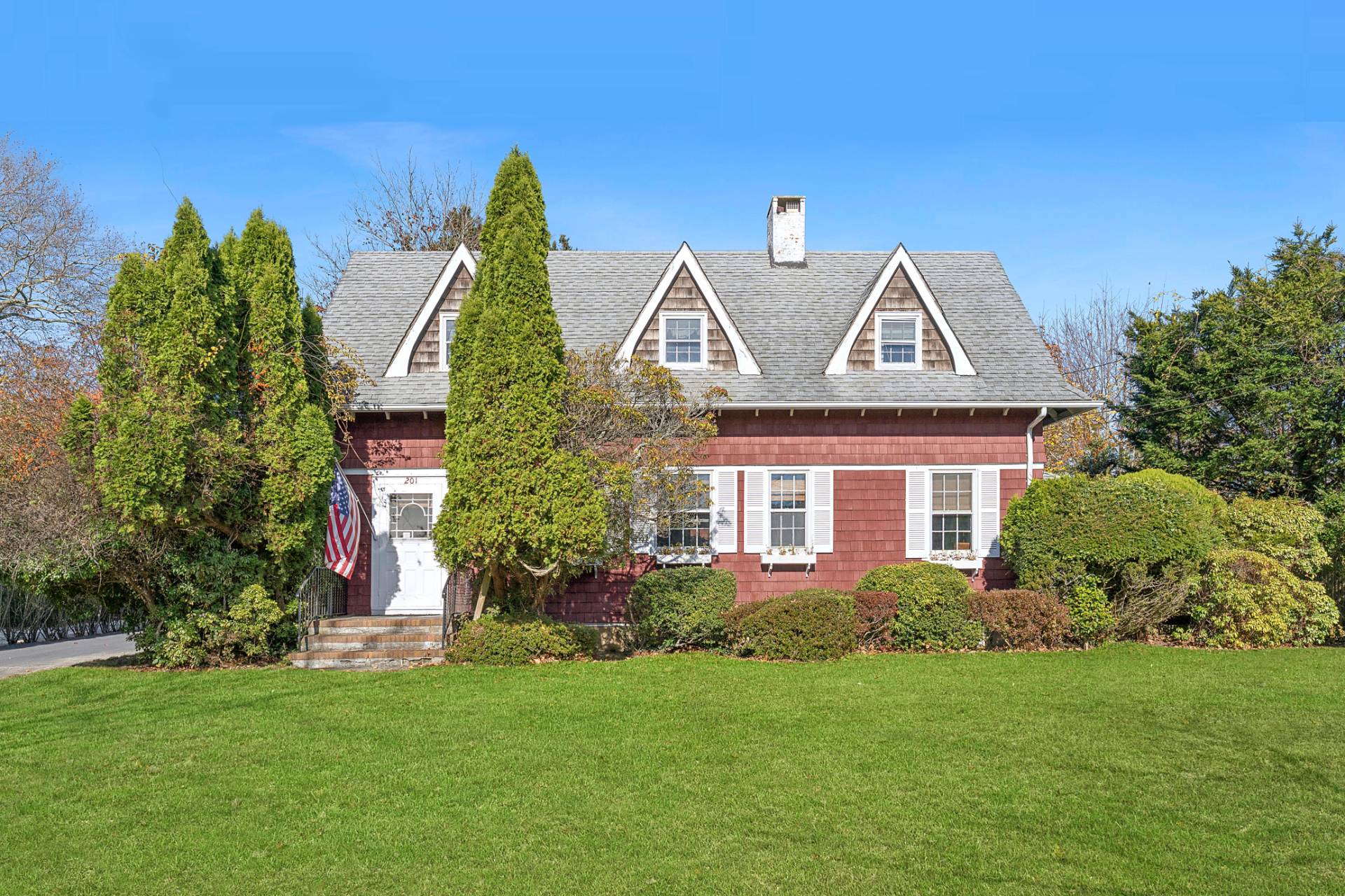 #1 photo, 201 Herrick Road, Southampton , NY 11968