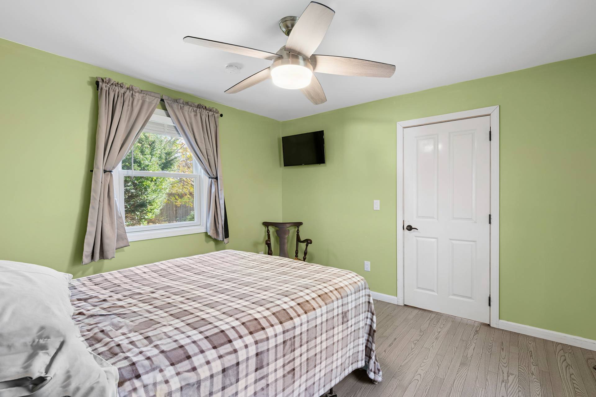 #21 photo, 201 Herrick Road, Southampton , NY 11968