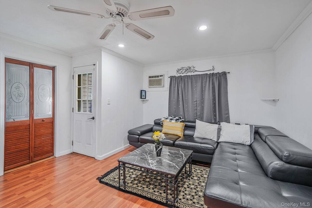 #11 photo, 32 Needle Lane, Levittown , NY 11756