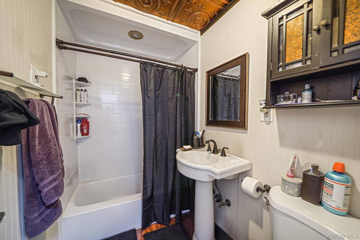 #21 photo, 32 Needle Lane, Levittown , NY 11756