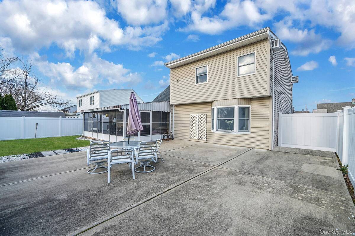 #26 photo, 32 Needle Lane, Levittown , NY 11756