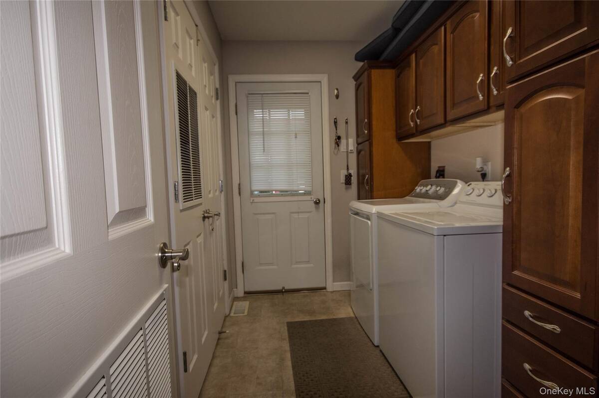 #8 photo, 1661 # 519 Old Country rd, Riverhead , NY 11901