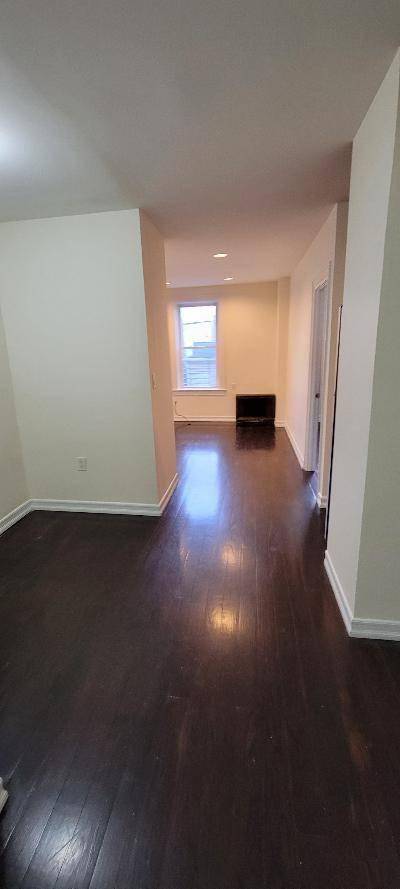 #2 photo, 35-39 10 ST, LIC , NY 11106