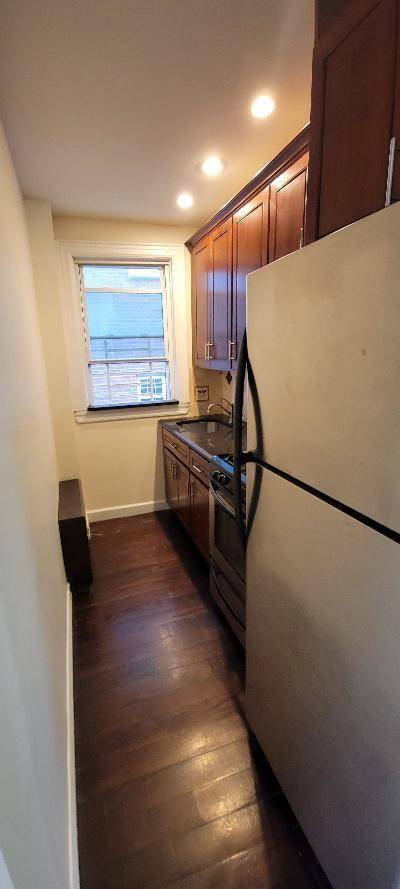 #6 photo, 35-39 10 ST, LIC , NY 11106