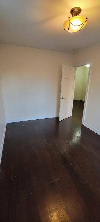 #8 photo, 35-39 10 ST, LIC , NY 11106