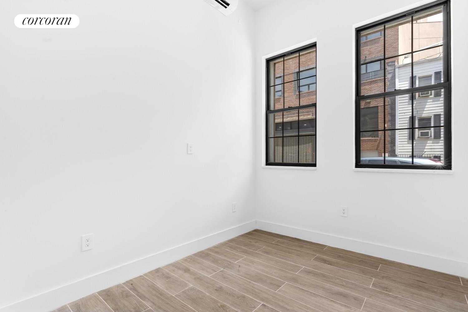 #8 photo, Brooklyn, 布鲁克林 威廉斯堡 East Williamsburg , NY 11211