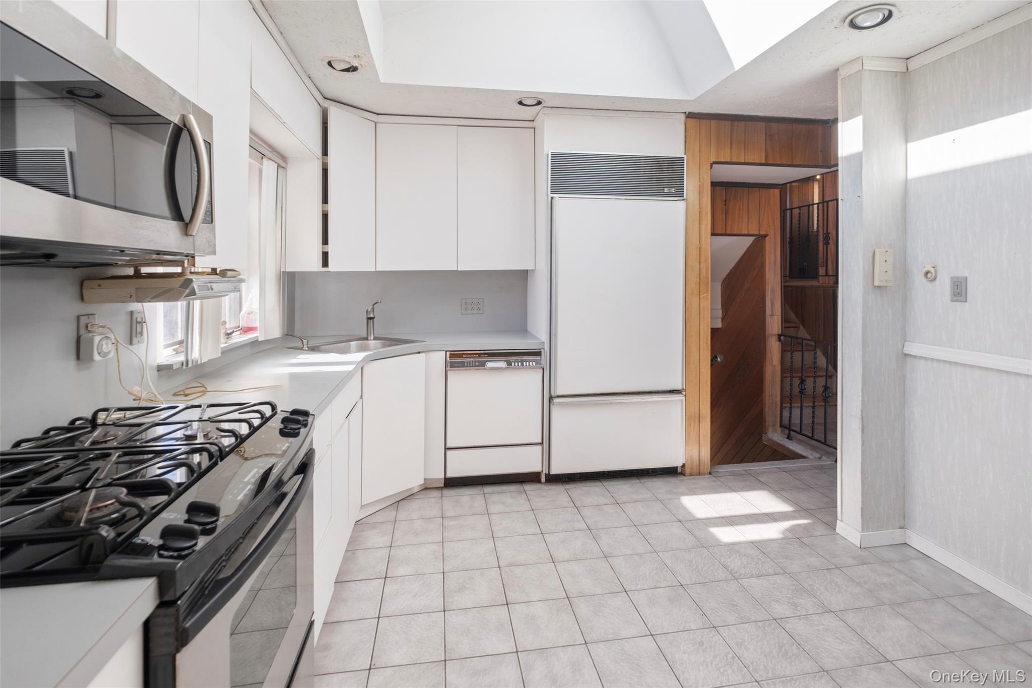 #15 photo, 19 Birchwood Park Drive, Syosset , NY 11791