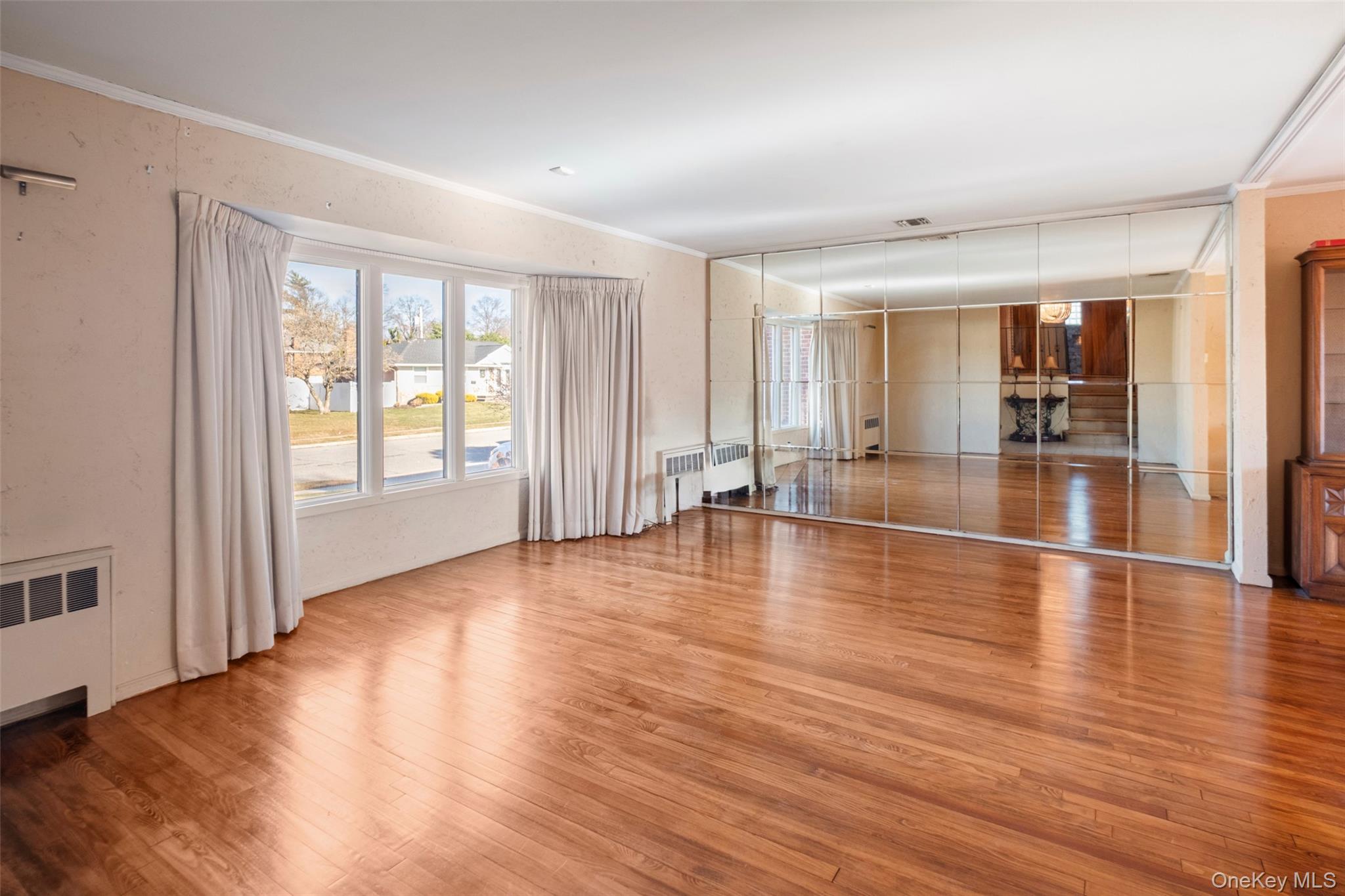 #6 photo, 19 Birchwood Park Drive, Syosset , NY 11791