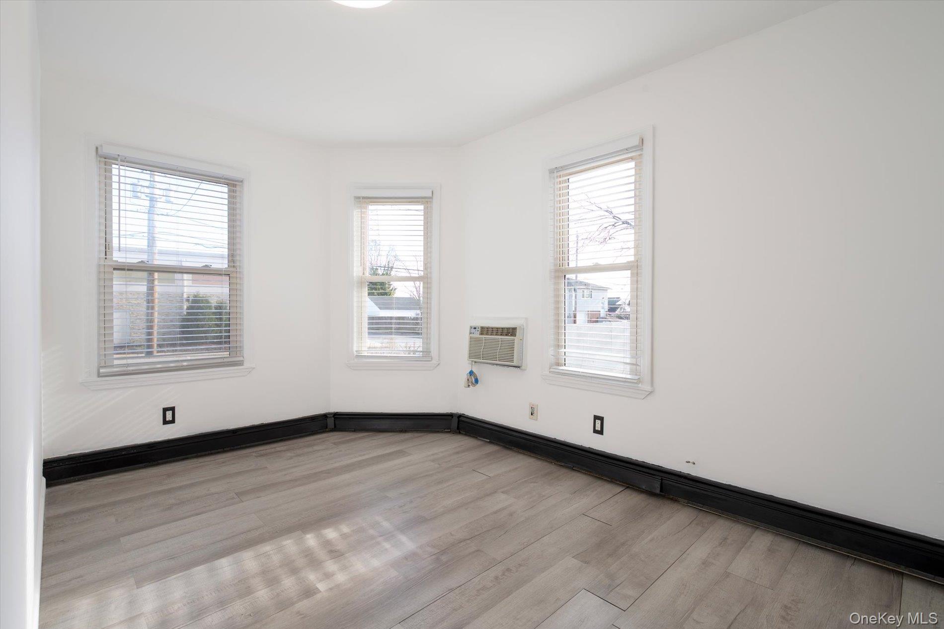 #17 photo, 41 Atlantic Avenue, Freeport , NY 11520