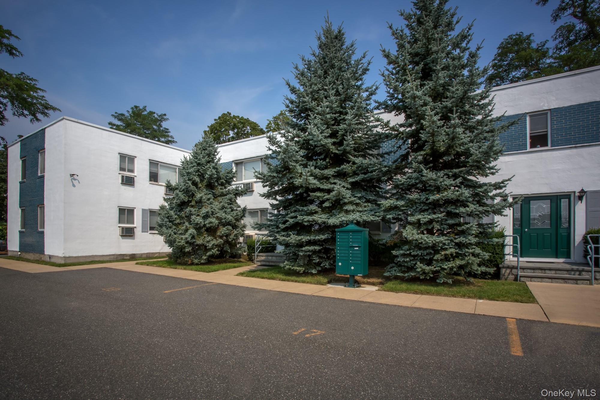 #1 photo, 40 Broadway, Amityville , NY 11701