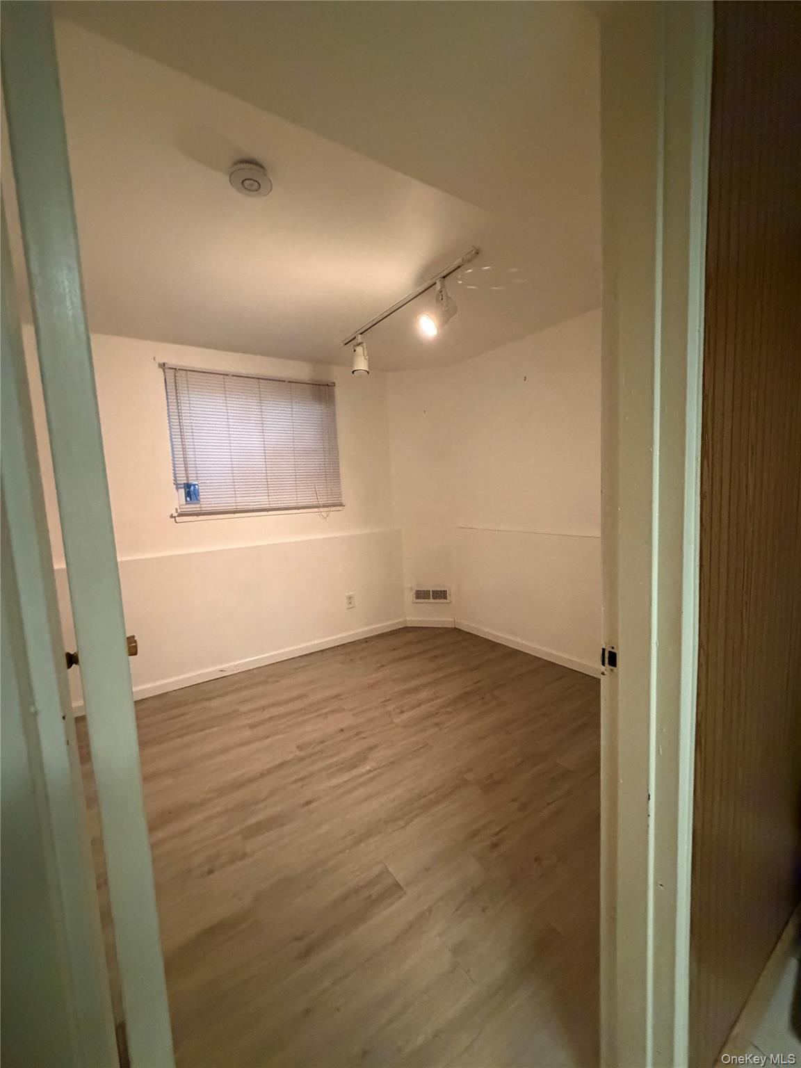 #19 photo, 318 W 21st Street, সাফোক কাউন্টি Deer Park , NY 11729