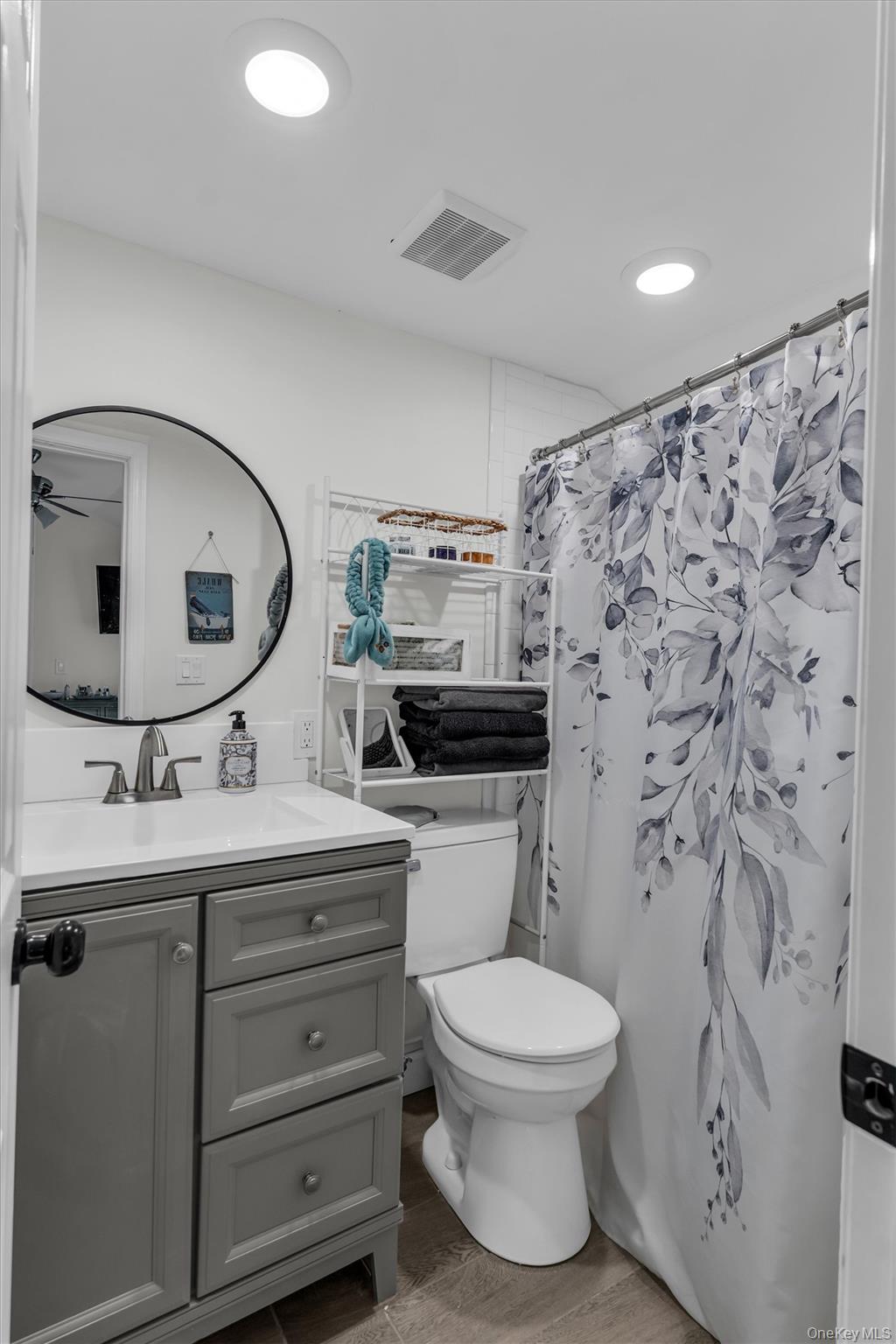 #20 photo, 164 Donegan Avenue, East Patchogue , NY 11772