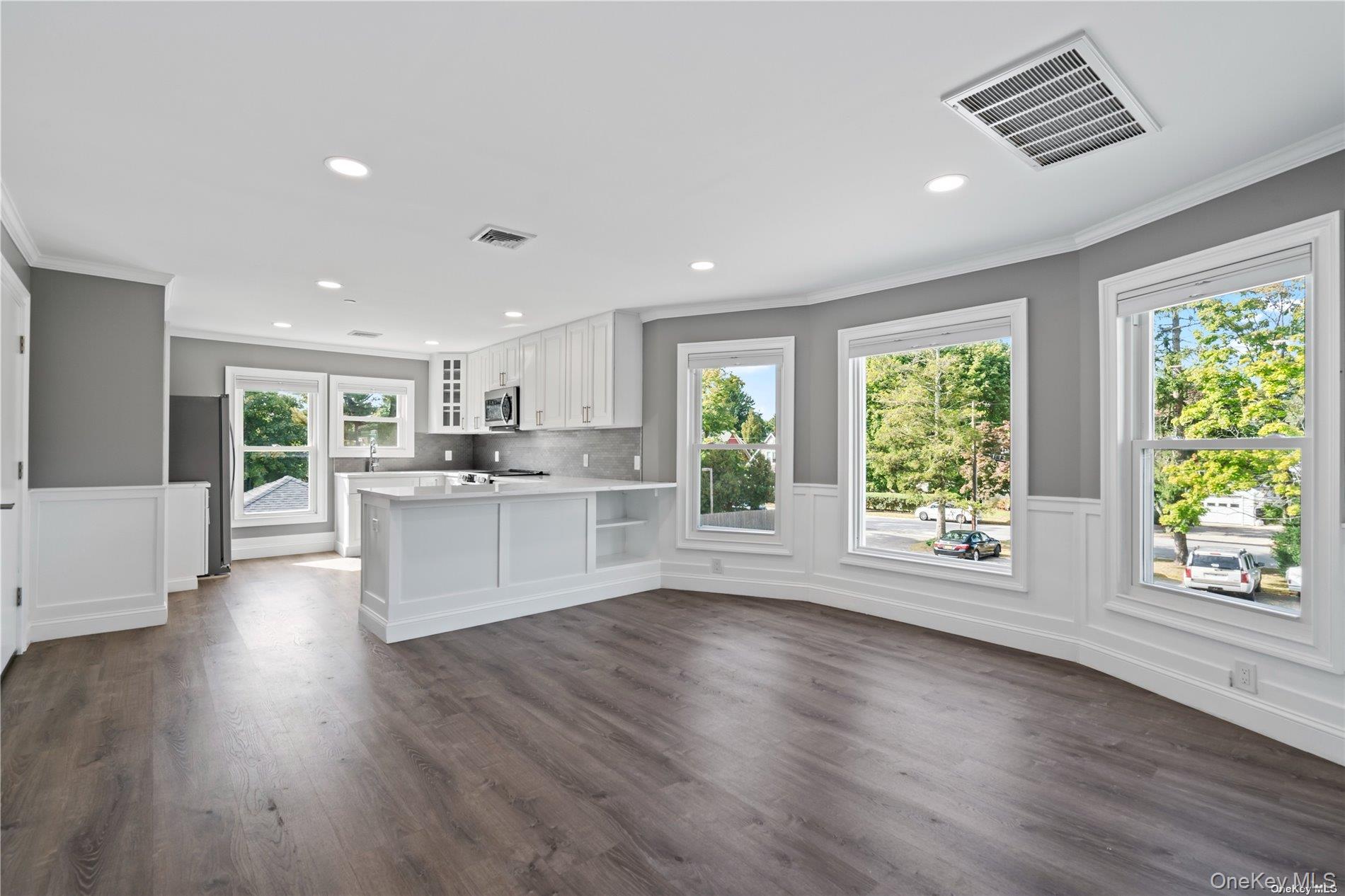 #1 photo, 7 Pulaski Road, East Northport , NY 11731