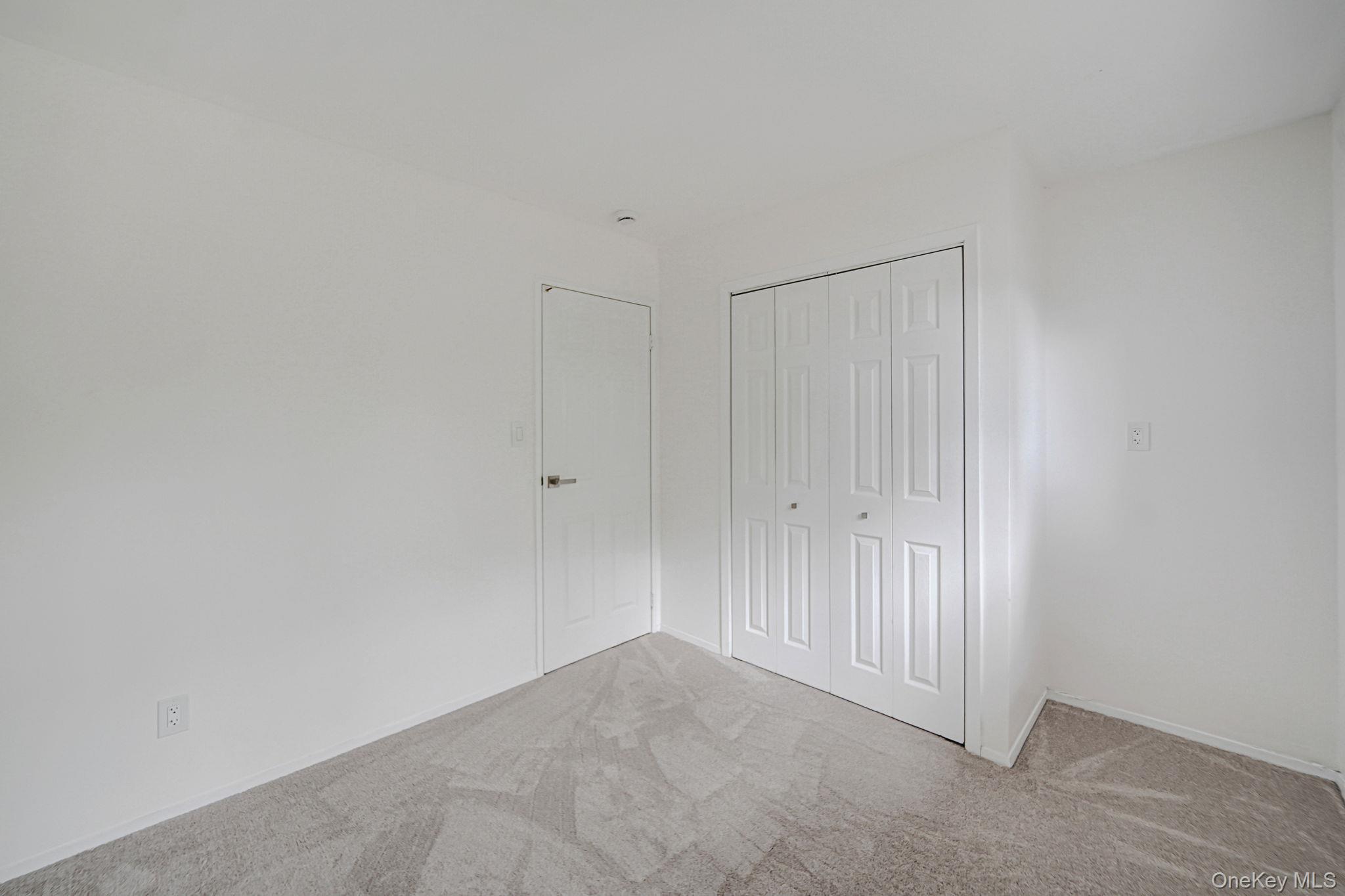 #19 photo, 10 Elayne Court, Smithtown , NY 11787