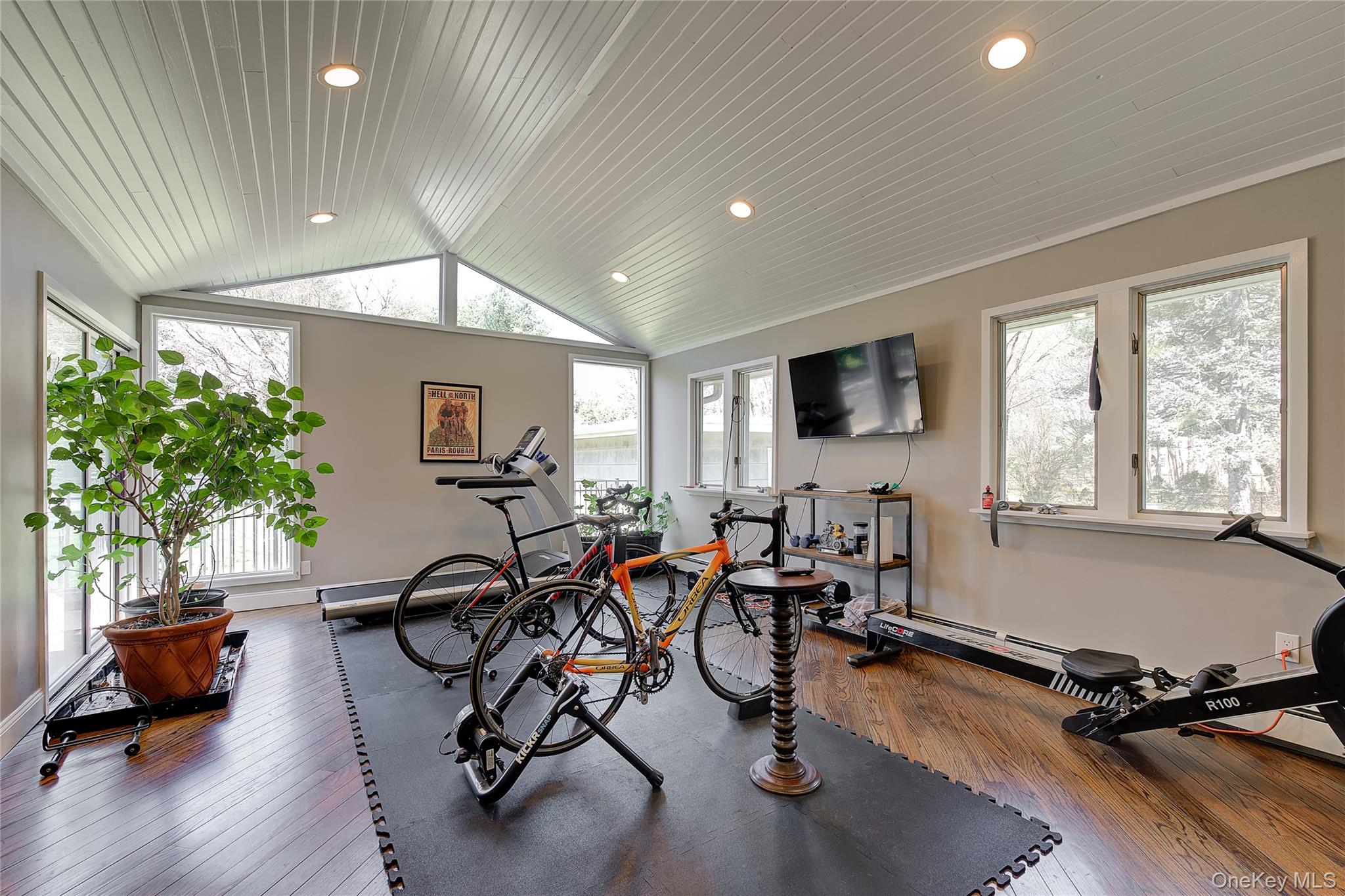 #11 photo, 189 Old Westbury Road, Old Westbury , NY 11568