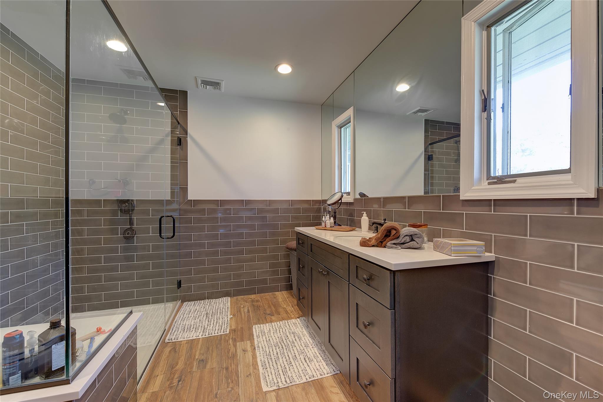 #16 photo, 189 Old Westbury Road, Old Westbury , NY 11568