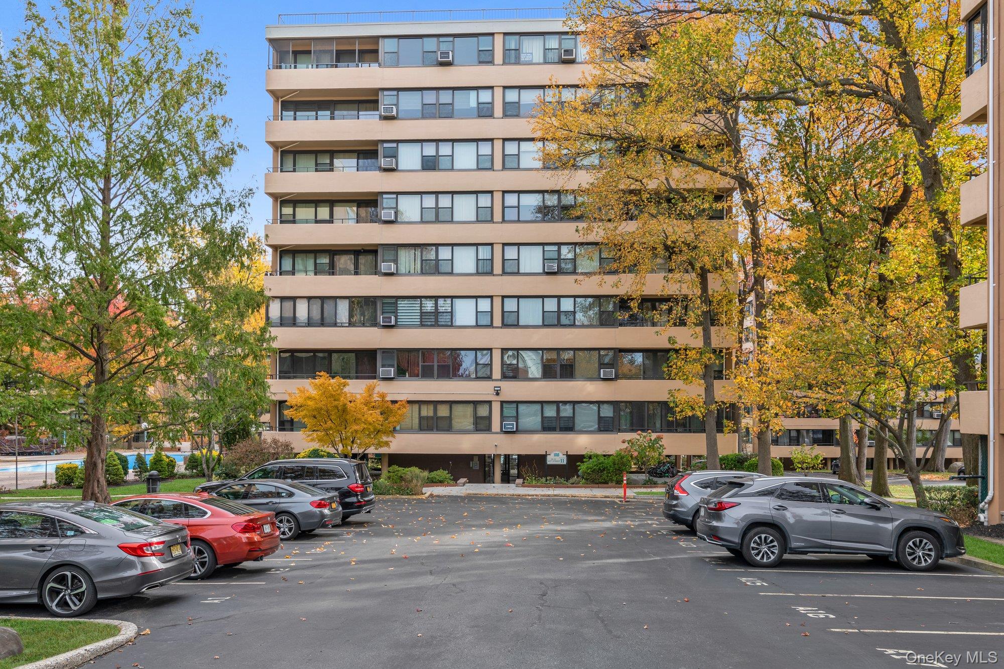 #1 photo, 166-40 Powells Cove Blvd, Beechhurst , NY 11357