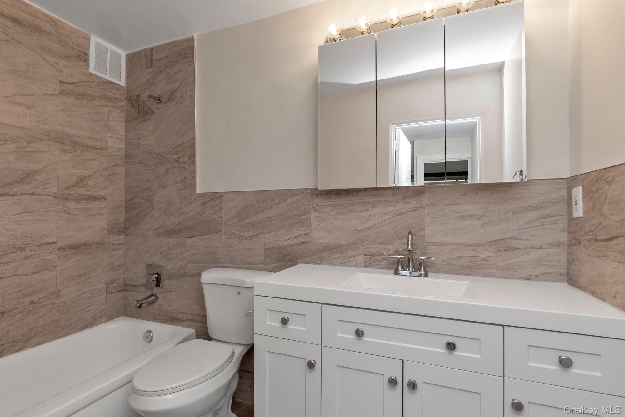 #7 photo, 166-40 Powells Cove Blvd, Beechhurst , NY 11357