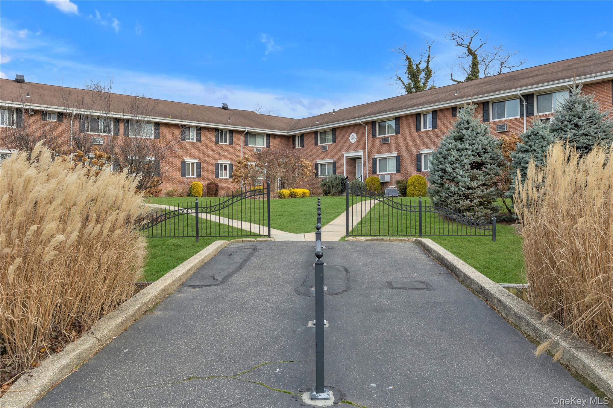 #13 photo, 200 Merrick Road, Amityville , NY 11701