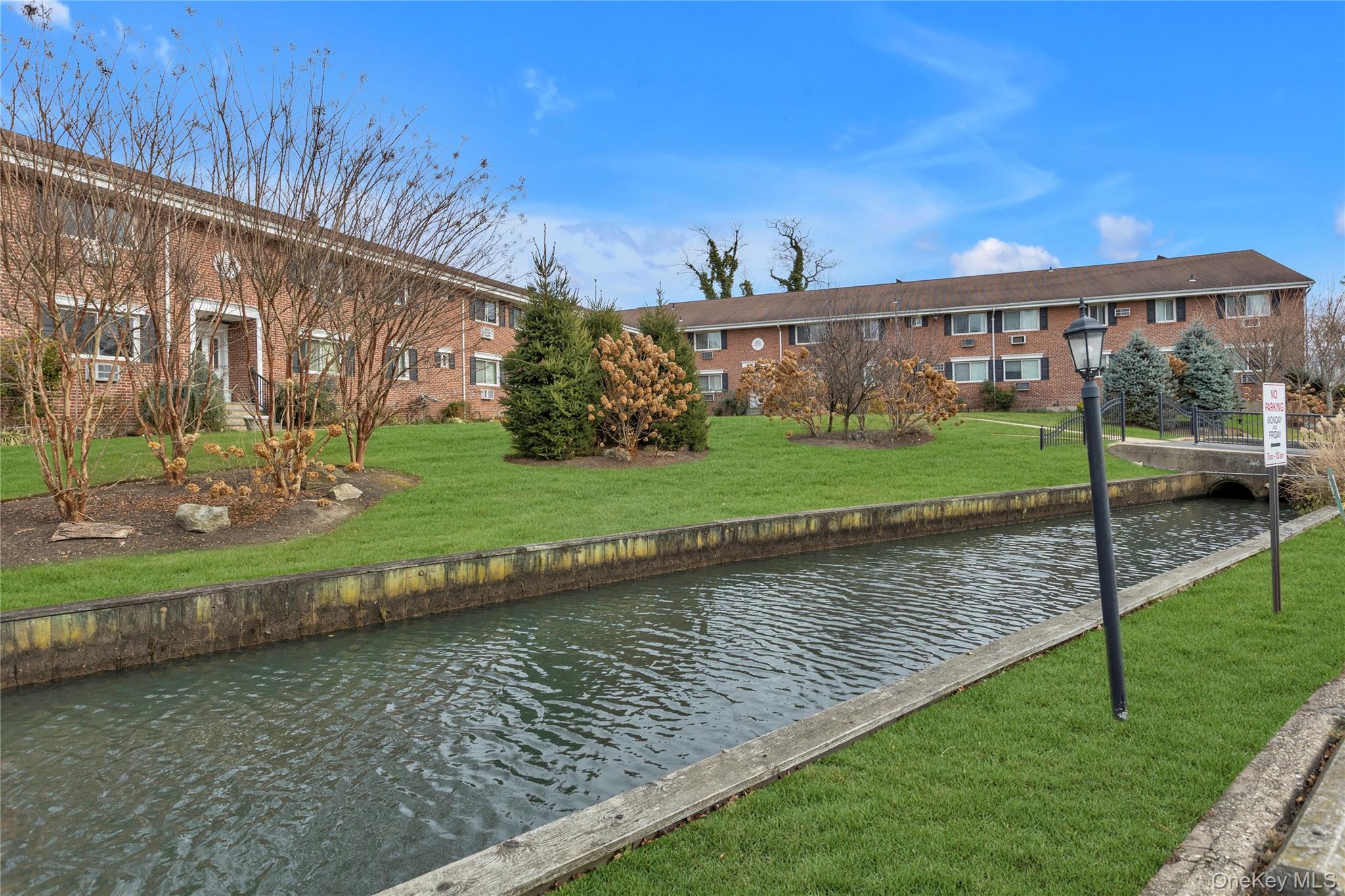 #14 photo, 200 Merrick Road, Amityville , NY 11701