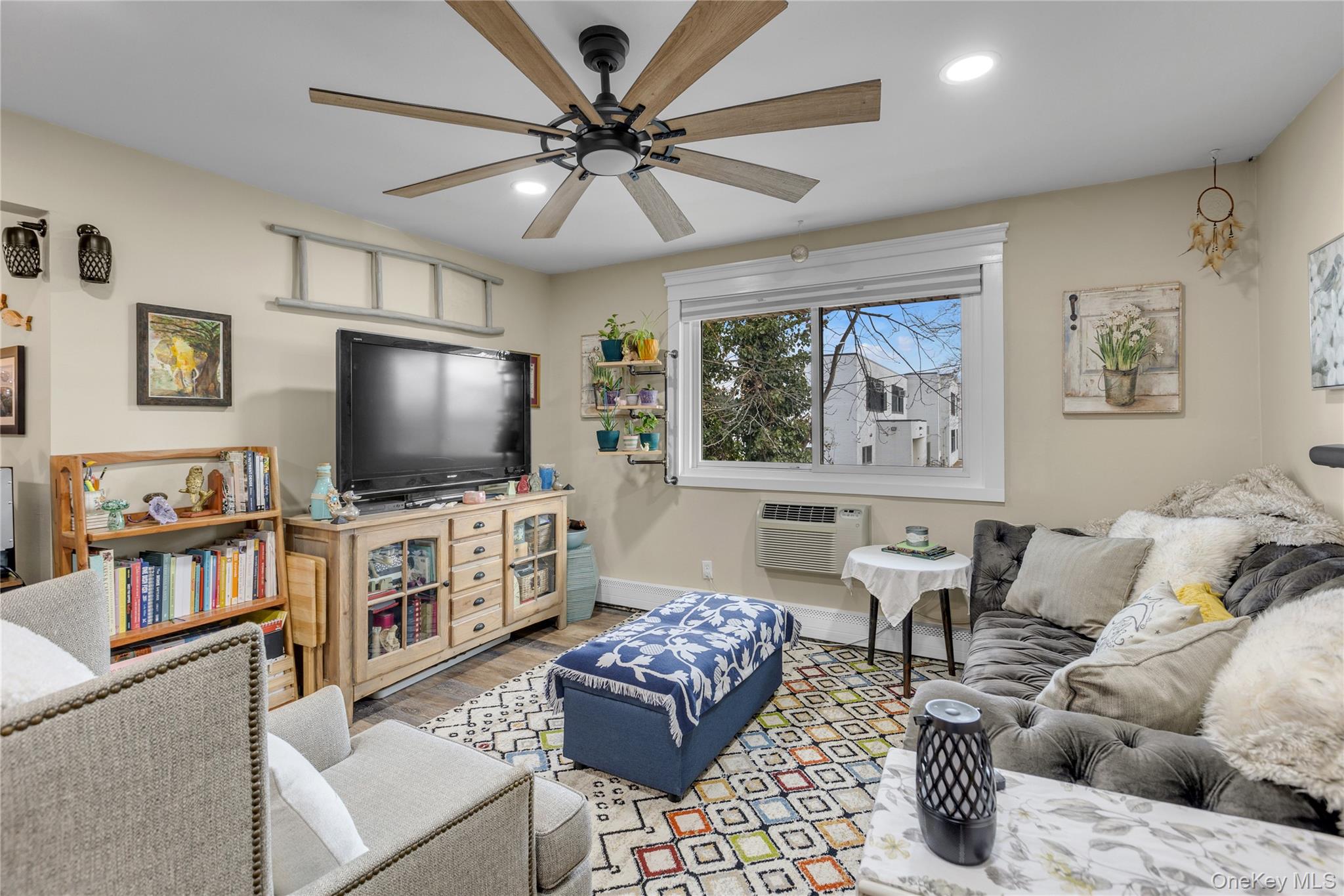 #5 photo, 200 Merrick Road, Amityville , NY 11701