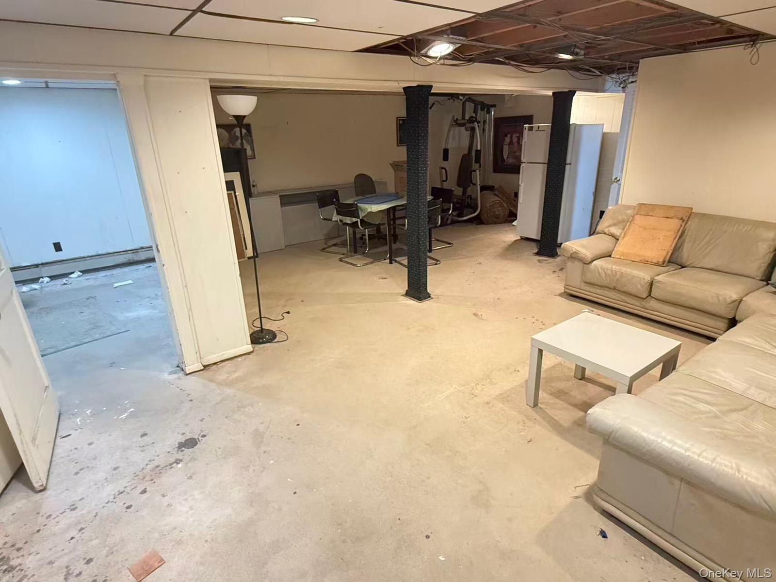 #15 photo, 2 Joan Court, Woodbury , NY 11797