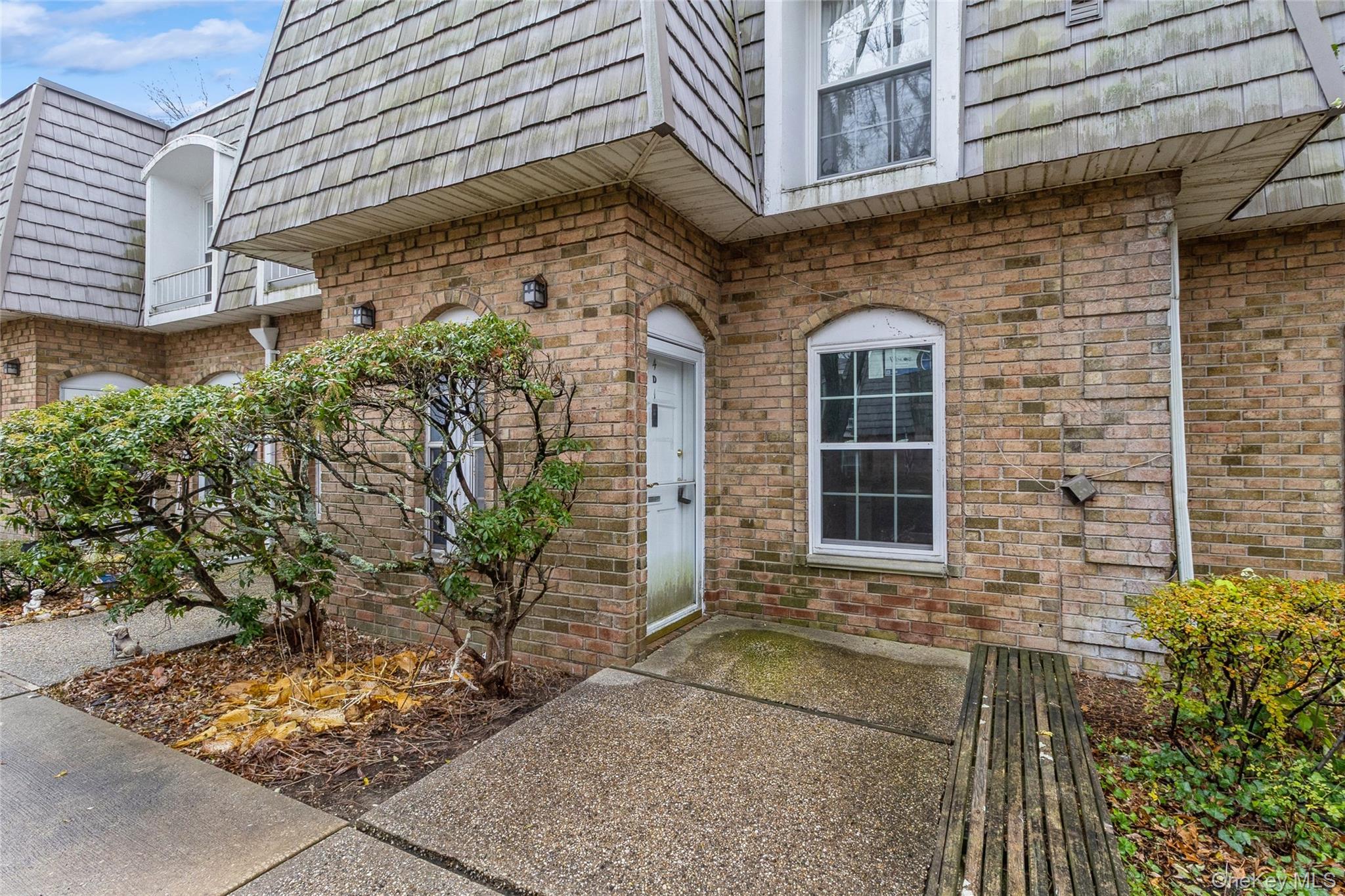 #1 photo, 655 Middle Country Road, Coram , NY 11727