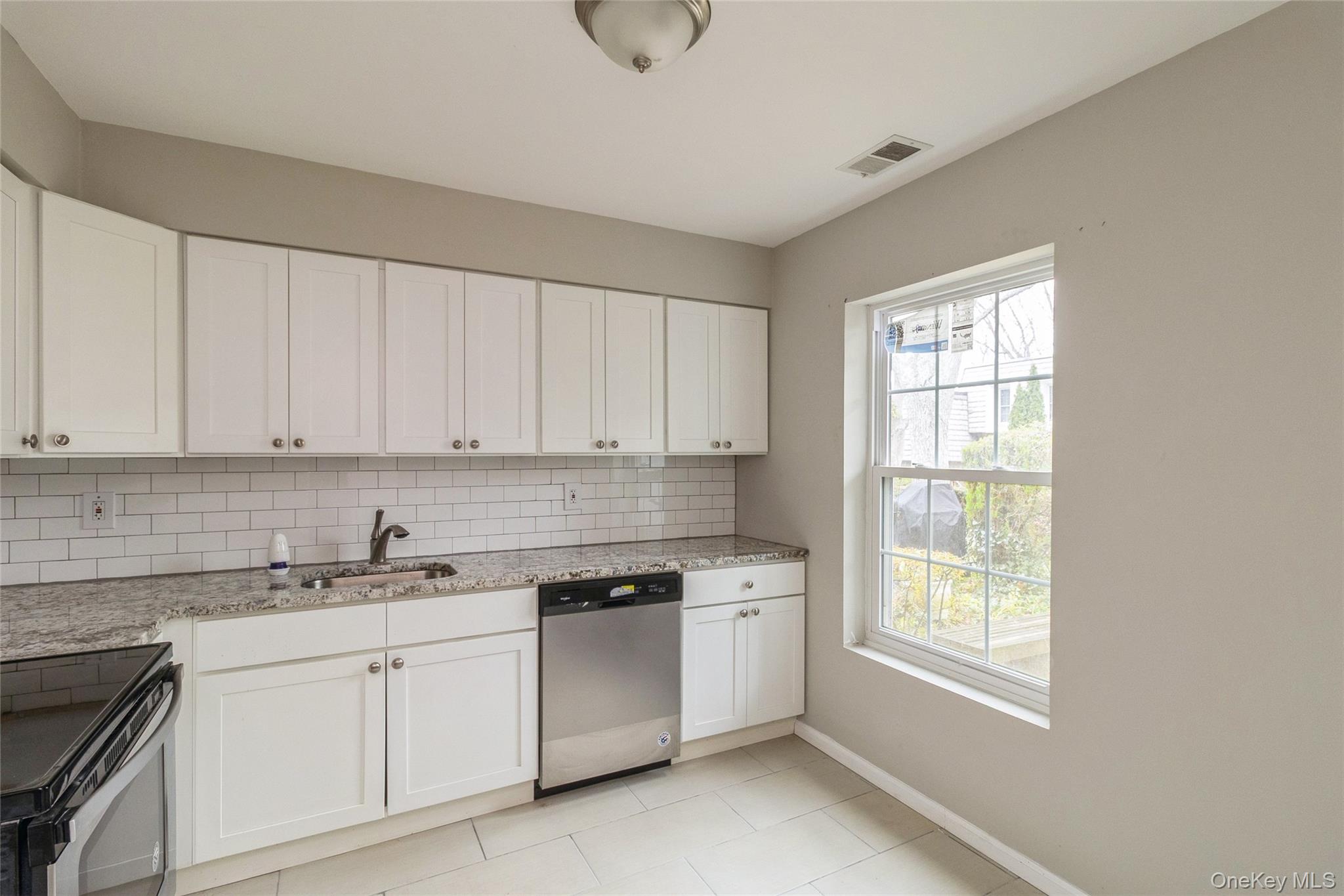 #16 photo, 655 Middle Country Road, Coram , NY 11727