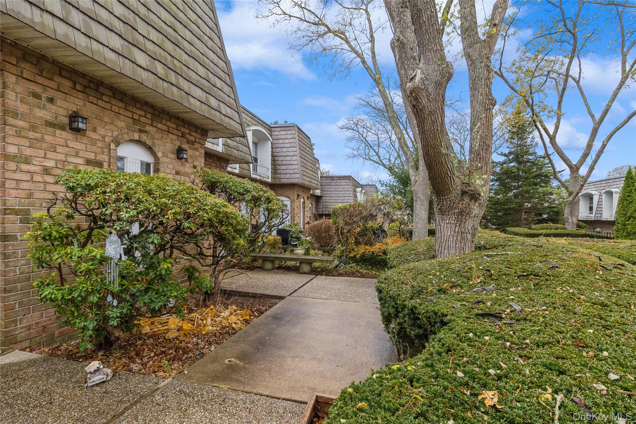 #4 photo, 655 Middle Country Road, Coram , NY 11727