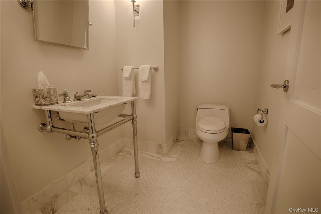 #2 photo, 1 Renaissance Square, White Plains , NY 10601