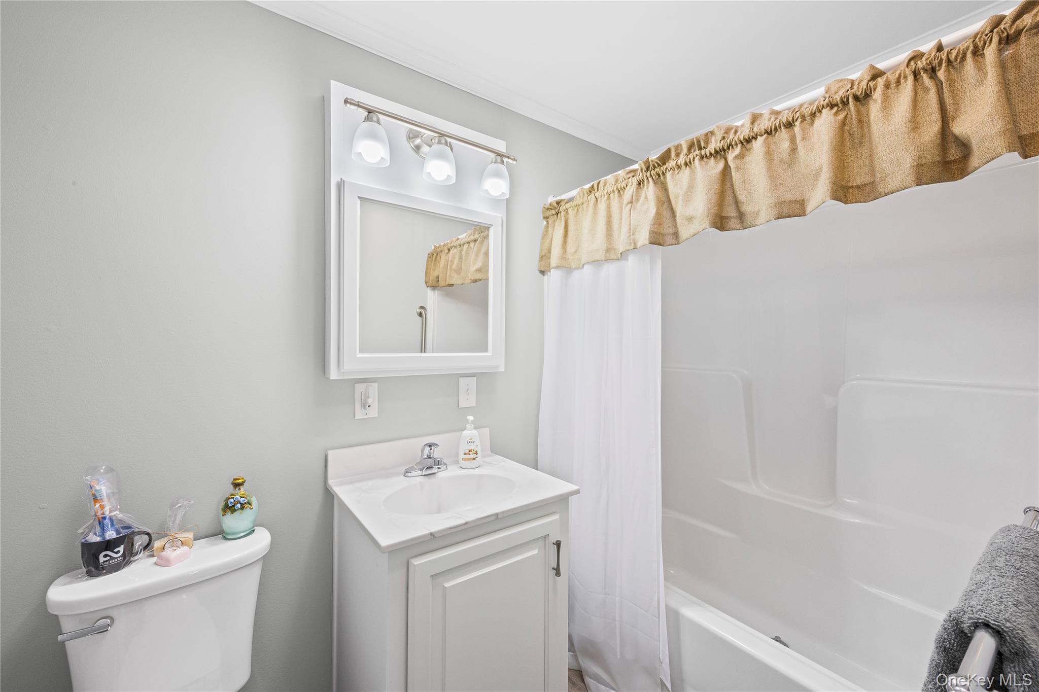 #13 photo, 1661 Old Country Road, Riverhead , NY 11901