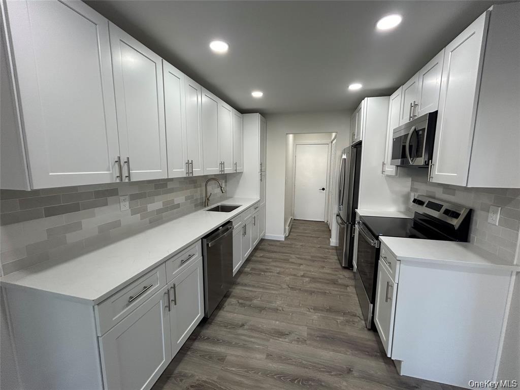 #6 photo, 5 Norfolk Court, Coram , NY 11727